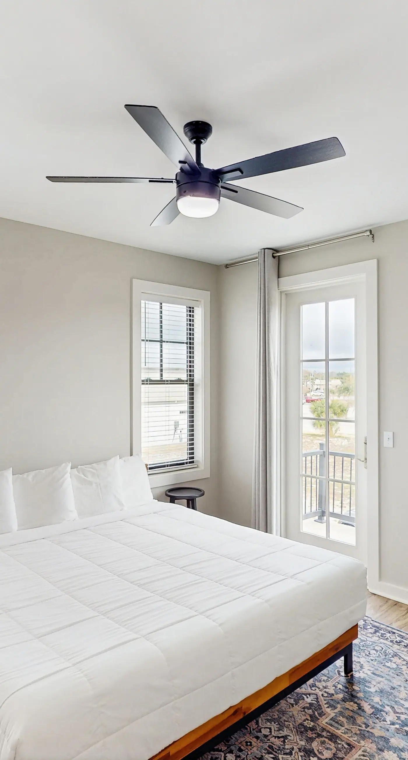 Dog-friendly bay view duplex with full kitchen, washer/dryer, & central AC