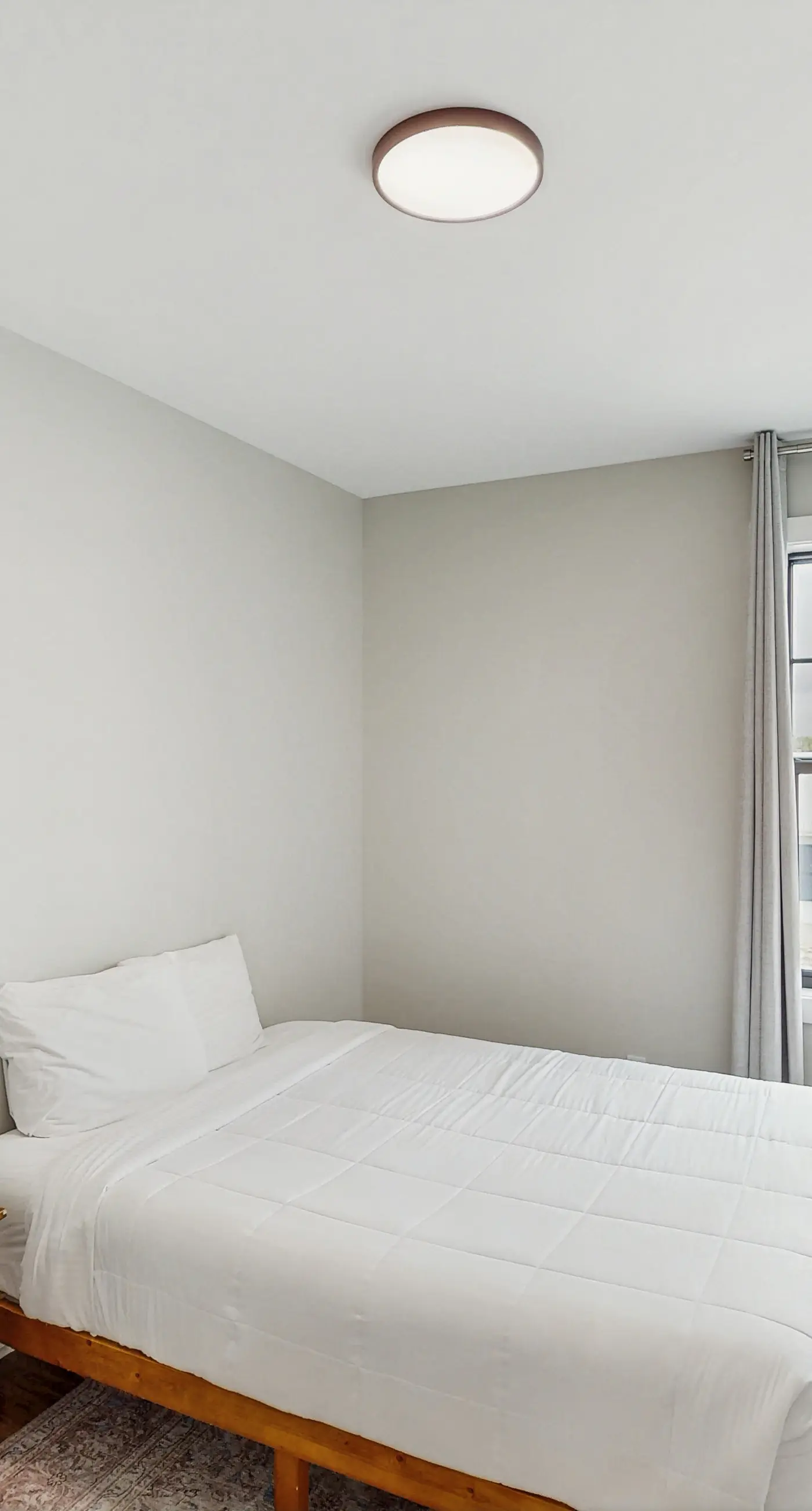 Dog-friendly bay view duplex with full kitchen, washer/dryer, & central AC