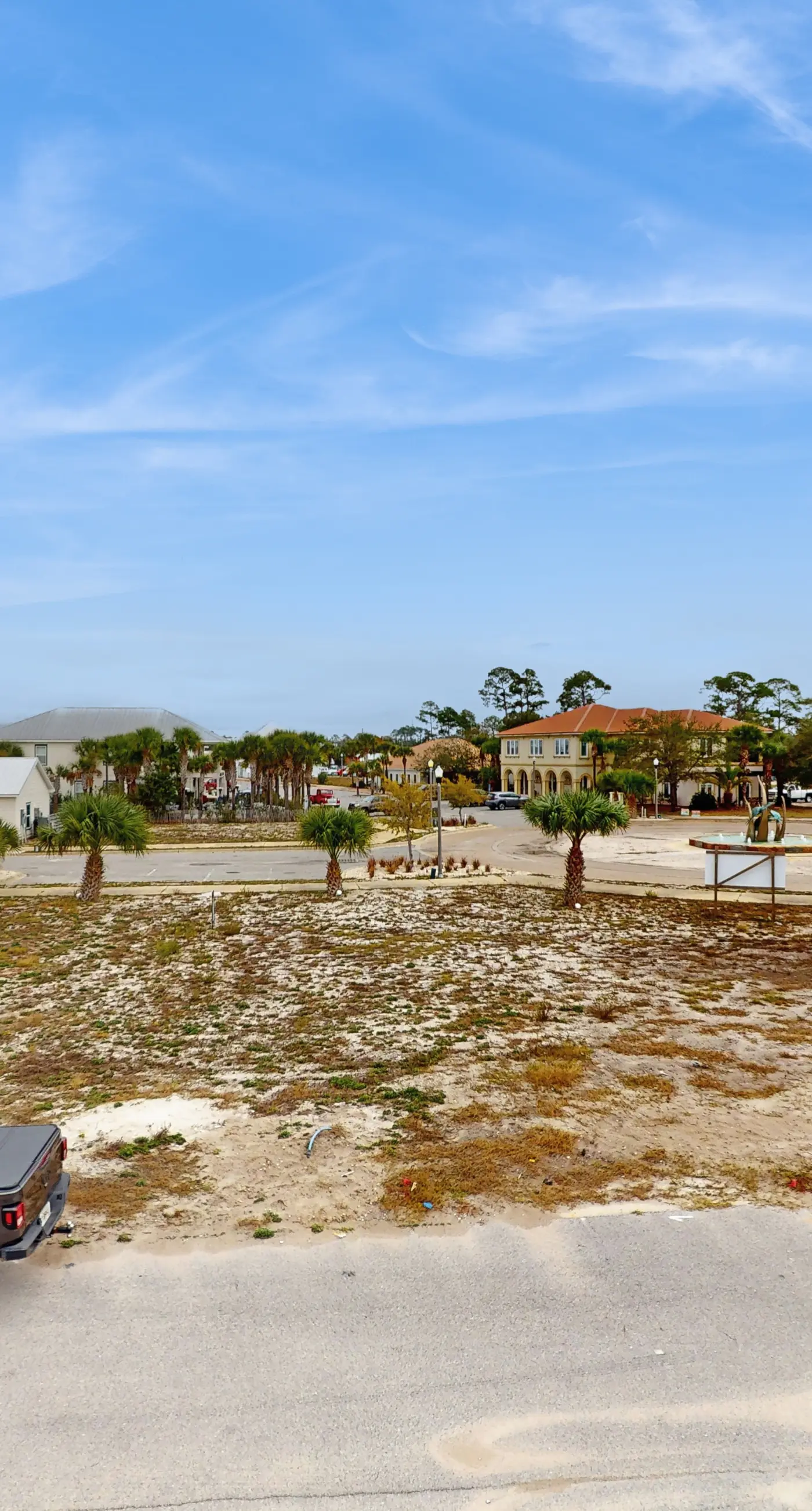 Dog-friendly bay view duplex with full kitchen, washer/dryer, & central AC