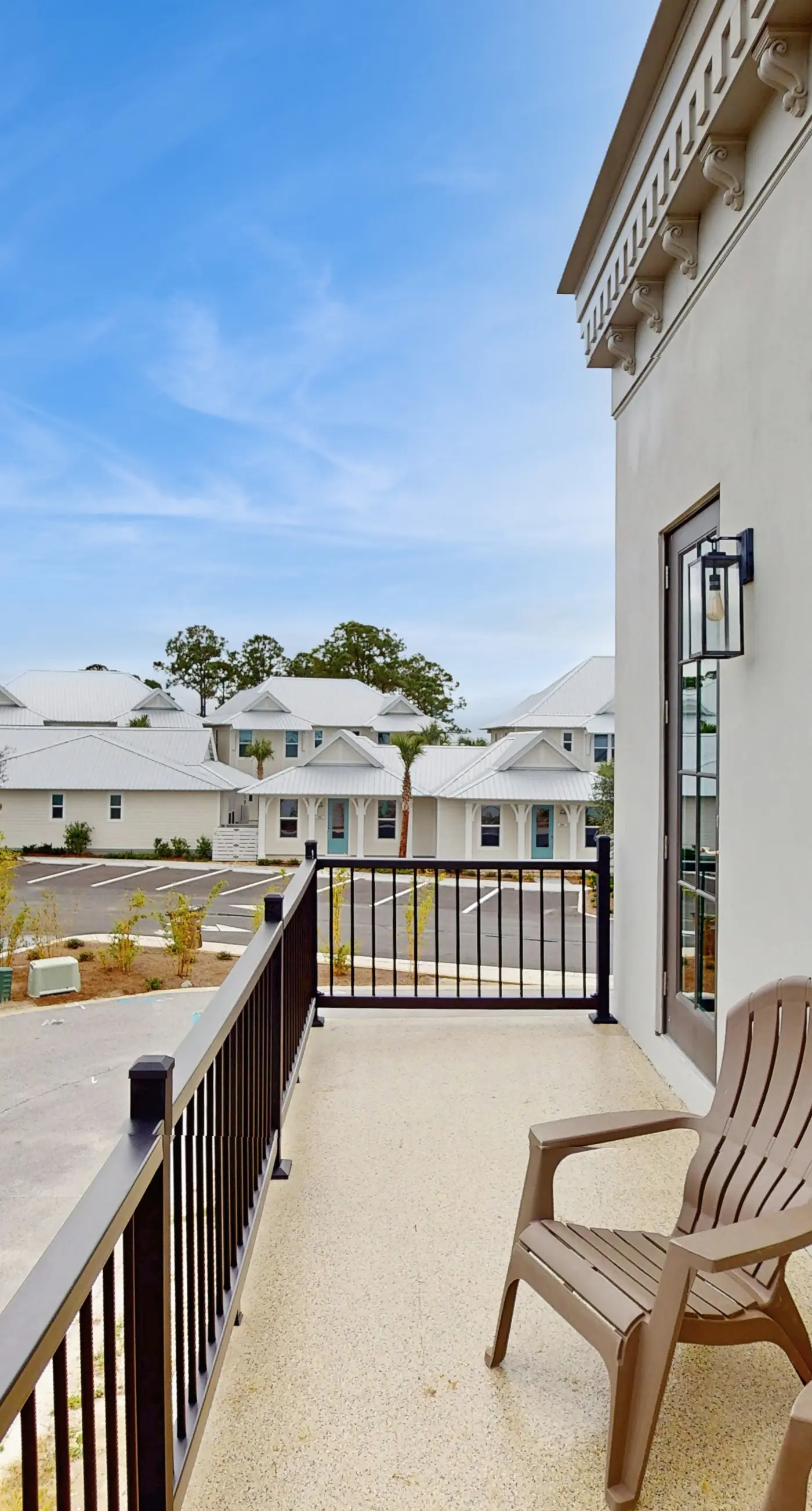 Dog-friendly bay view duplex with full kitchen, washer/dryer, & central AC