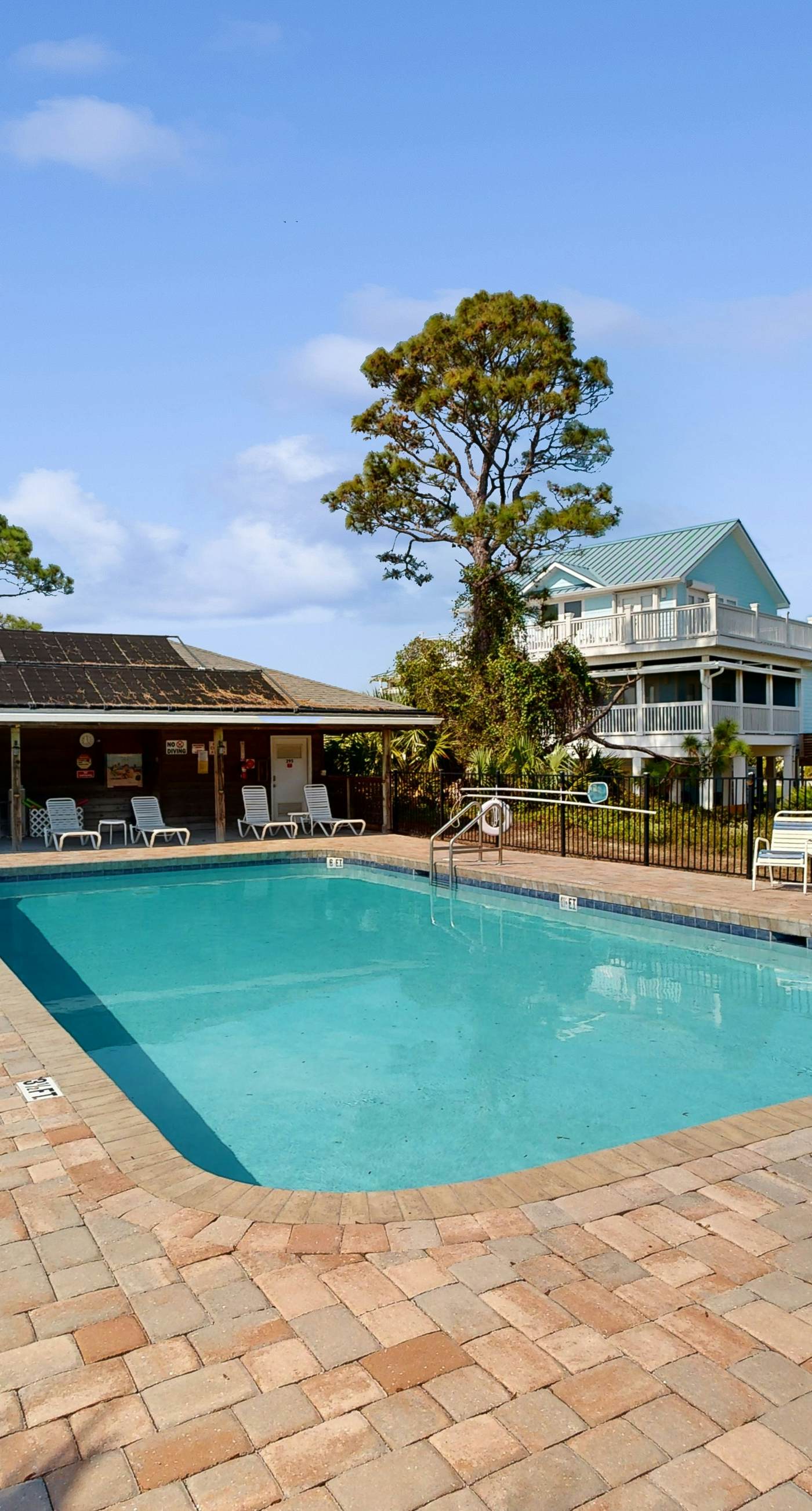 Gorgeous coastal home with shared pool and easy beach access