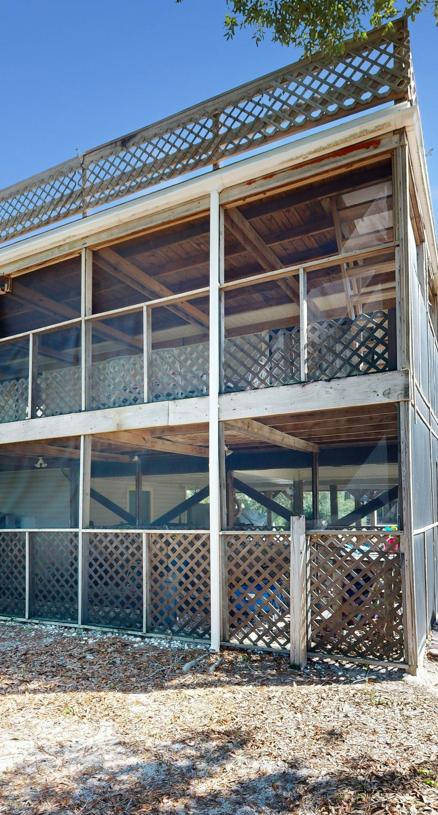 Gorgeous coastal home with shared pool and easy beach access