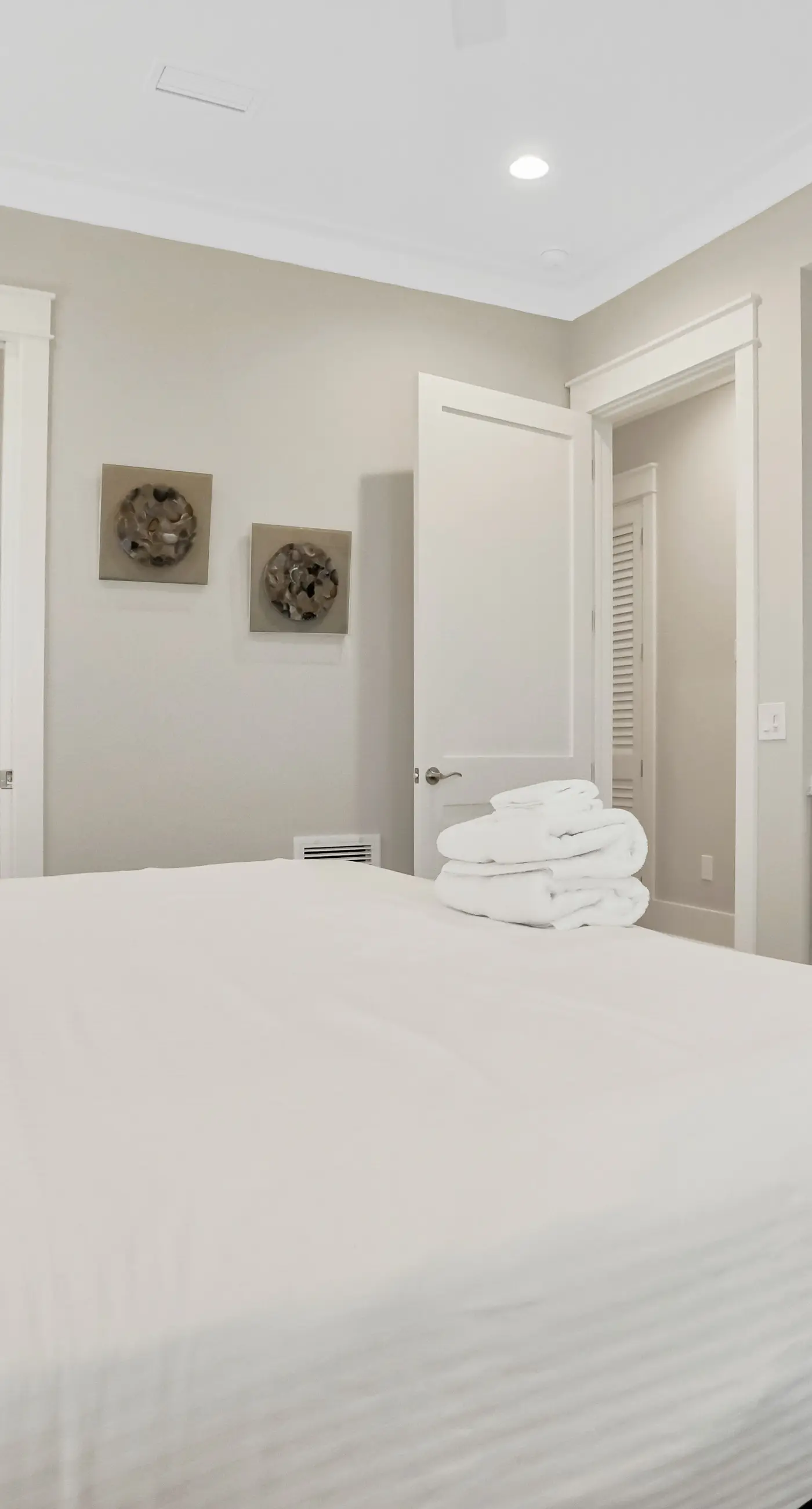 Scenic waterfront home with five bedrooms & easy beach access - dog-friendly