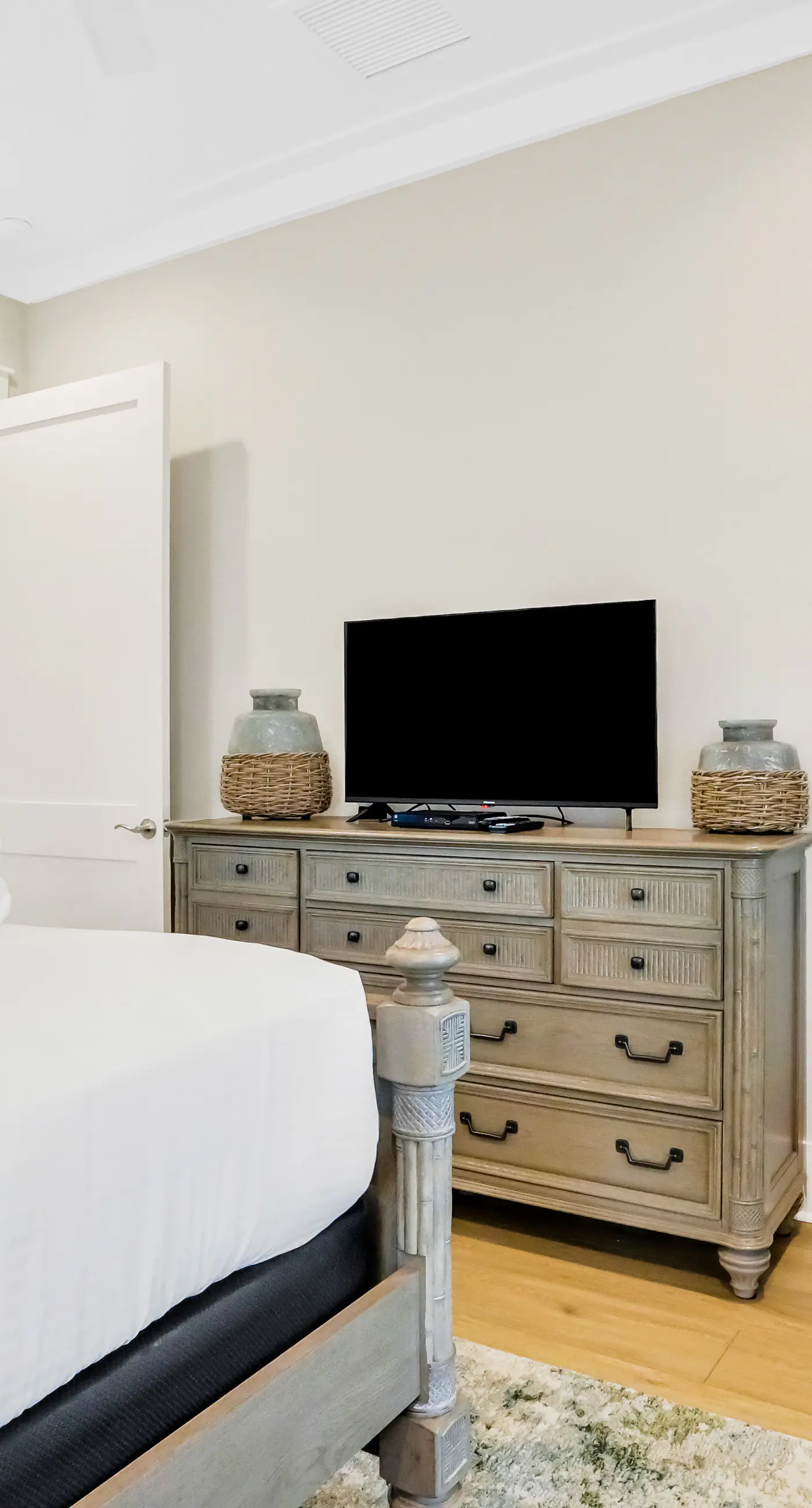 Scenic waterfront home with five bedrooms & easy beach access - dog-friendly