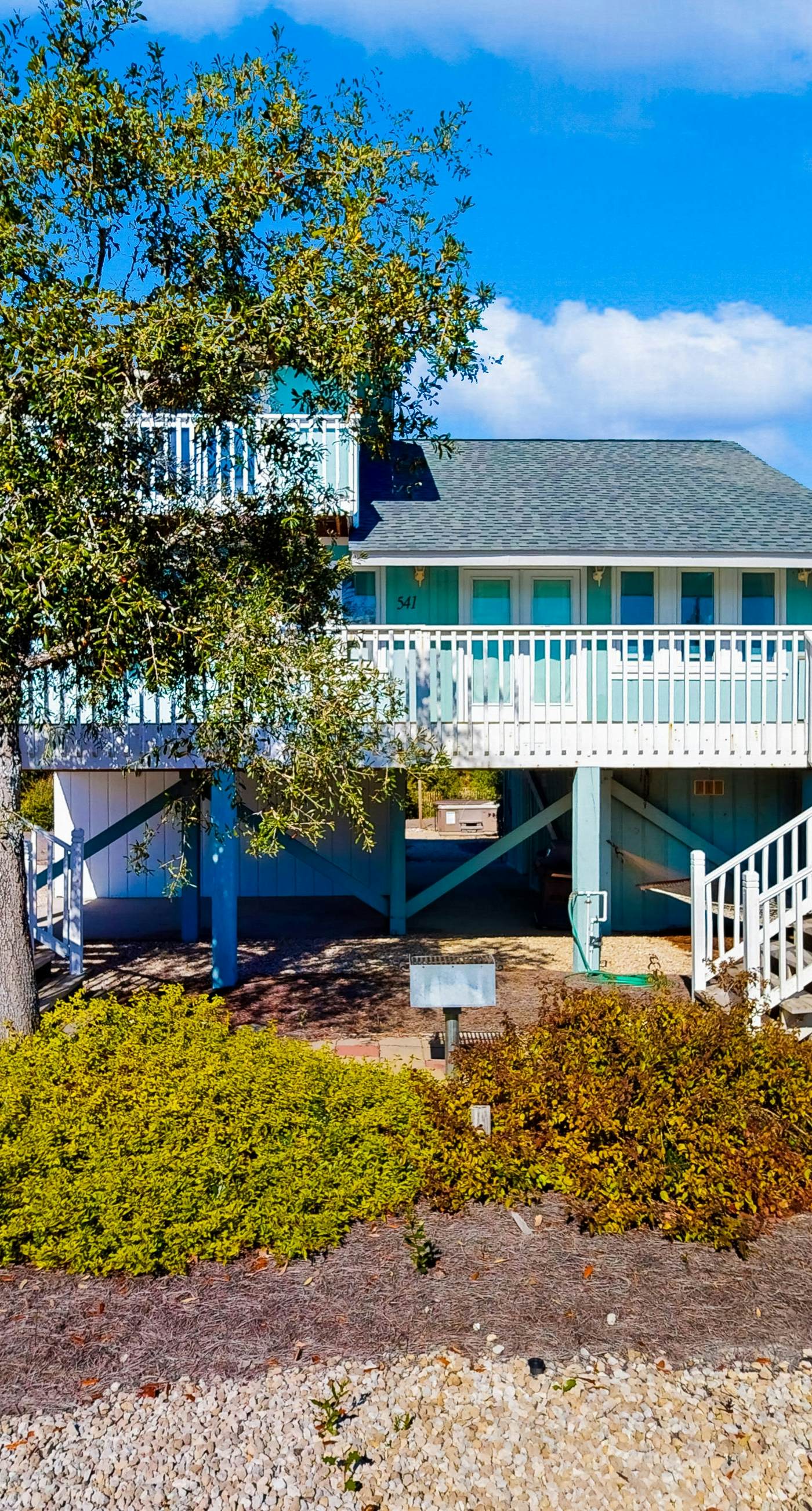Coastal hideaway with a hot tub, outdoor shower, firepit, & deck - dog-friendly