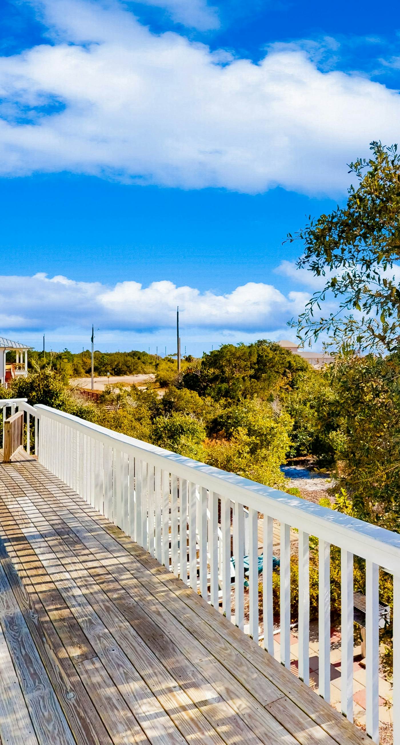 Coastal hideaway with a hot tub, outdoor shower, firepit, & deck - dog-friendly