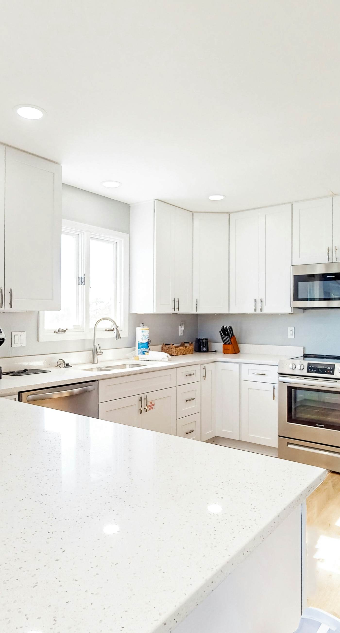 Coastal hideaway with a hot tub, outdoor shower, firepit, & deck - dog-friendly