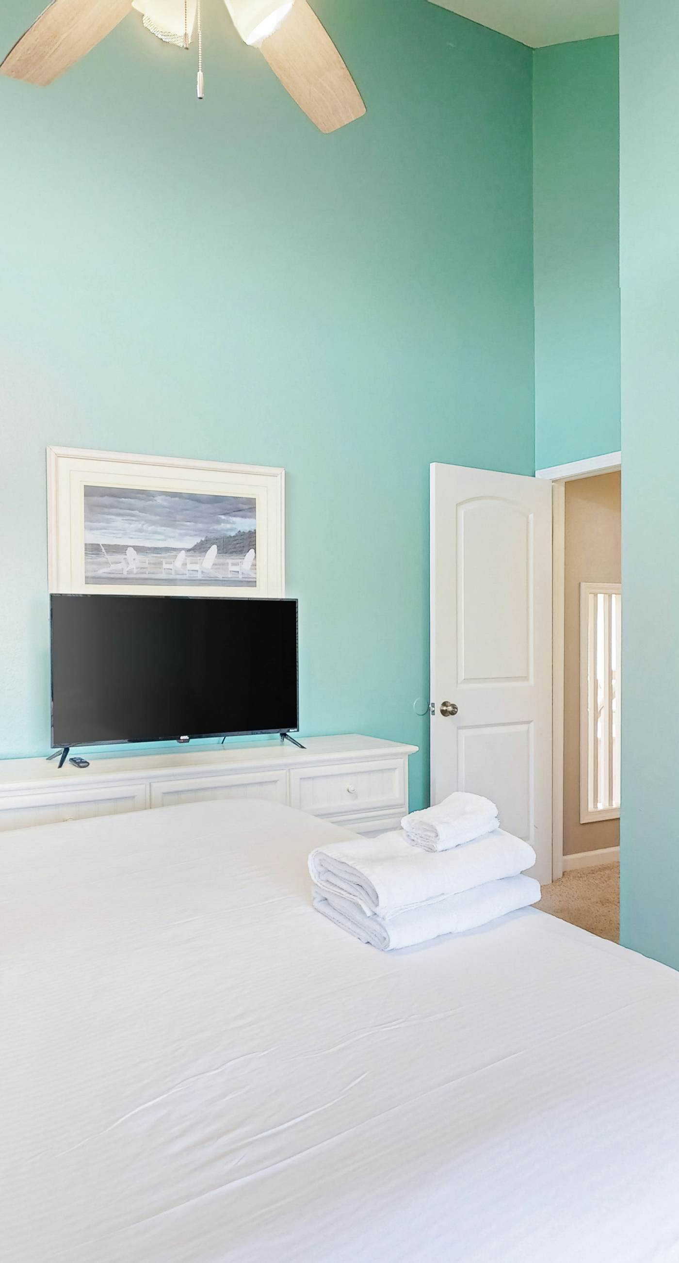 Coastal hideaway with a hot tub, outdoor shower, firepit, & deck - dog-friendly