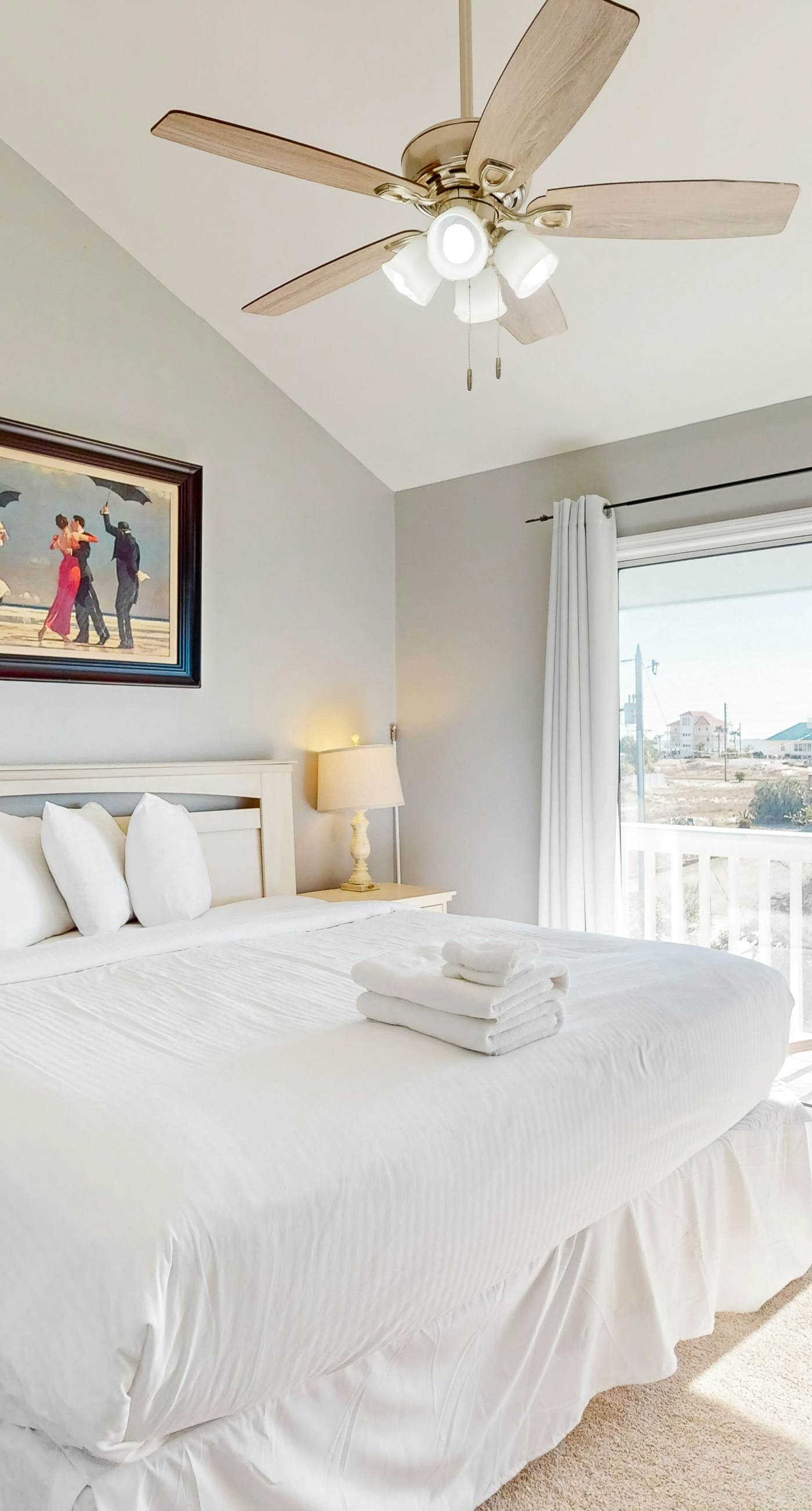 Coastal hideaway with a hot tub, outdoor shower, firepit, & deck - dog-friendly