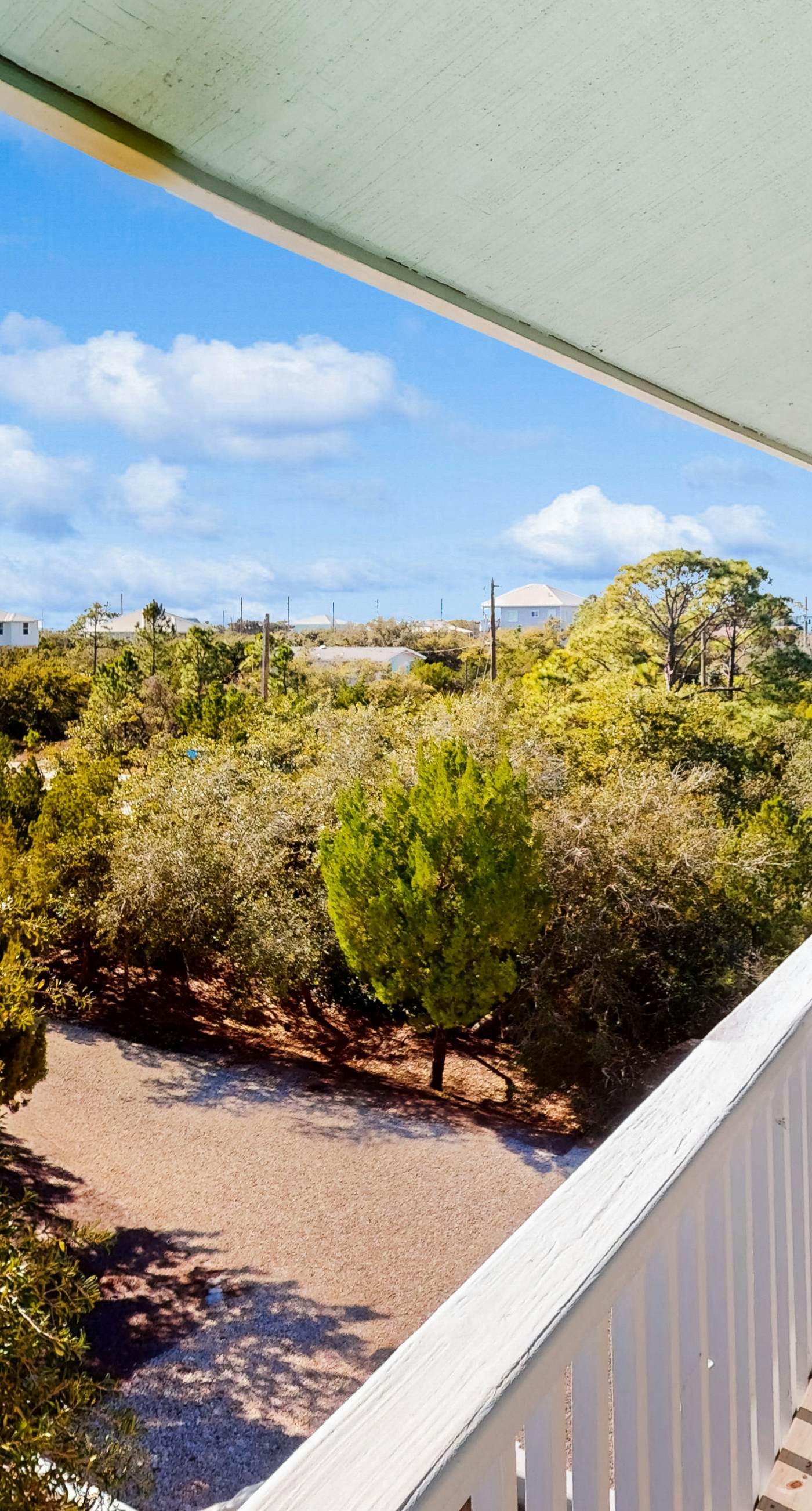 Coastal hideaway with a hot tub, outdoor shower, firepit, & deck - dog-friendly