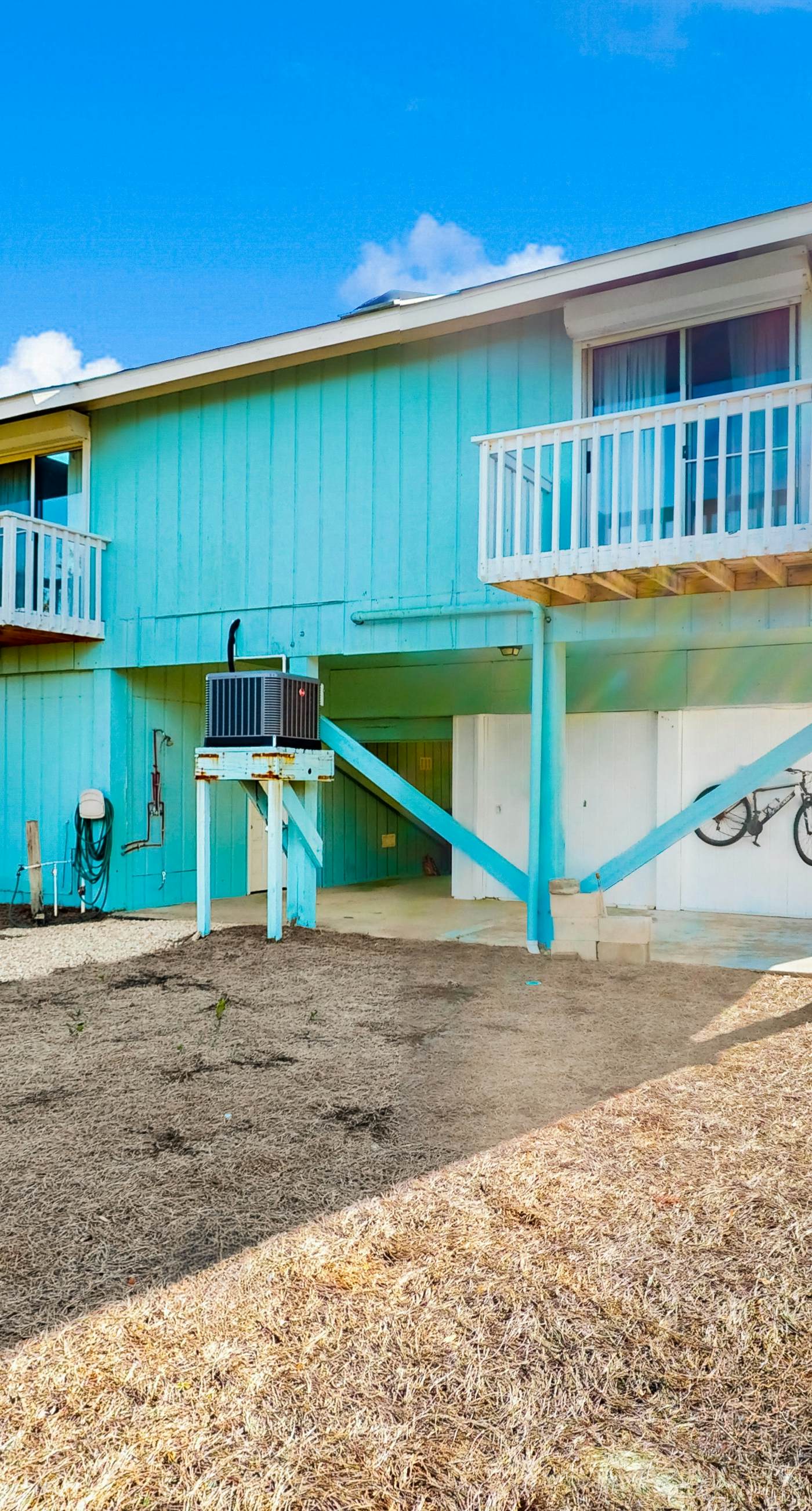 Coastal hideaway with a hot tub, outdoor shower, firepit, & deck - dog-friendly