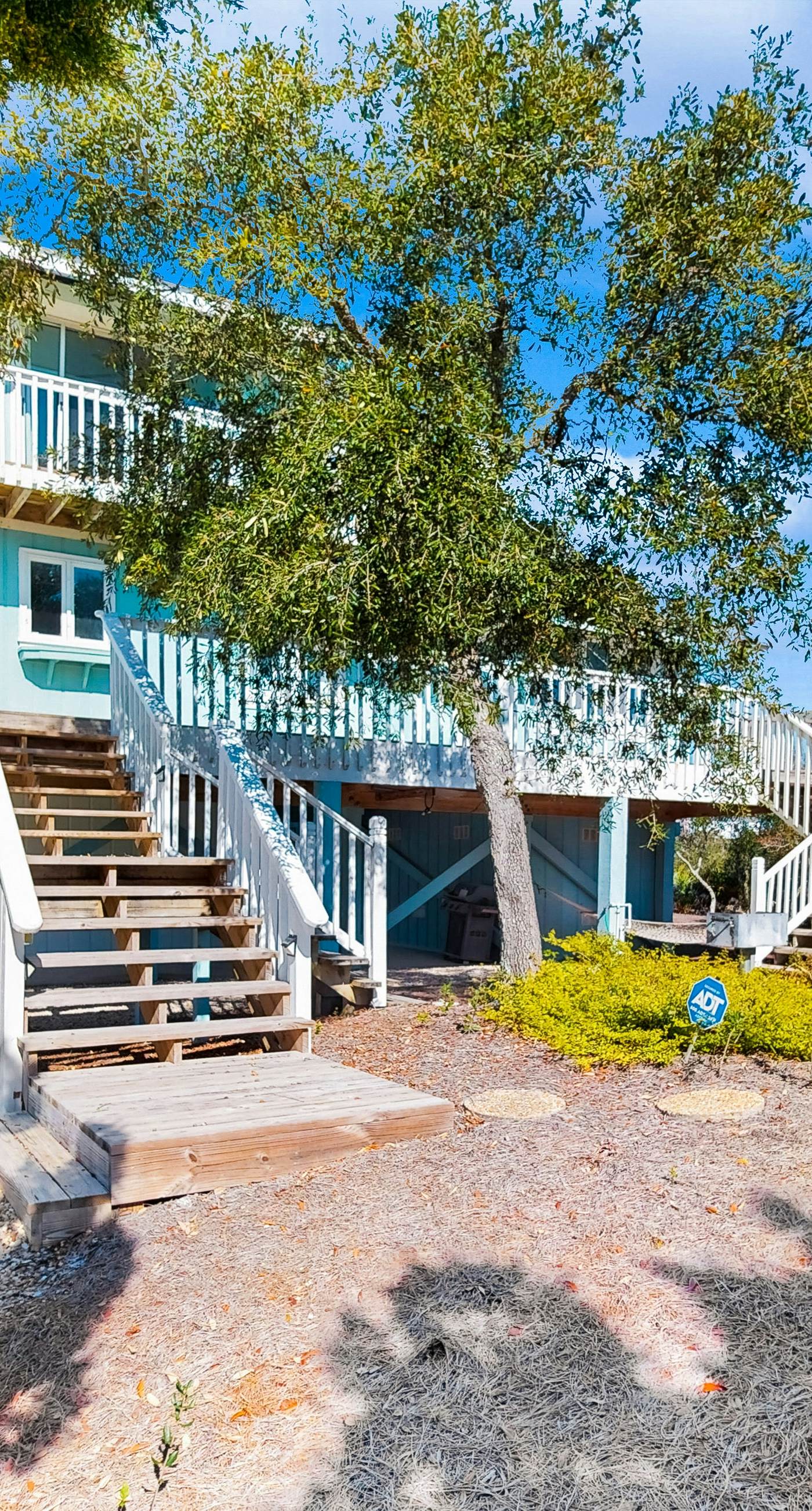Coastal hideaway with a hot tub, outdoor shower, firepit, & deck - dog-friendly