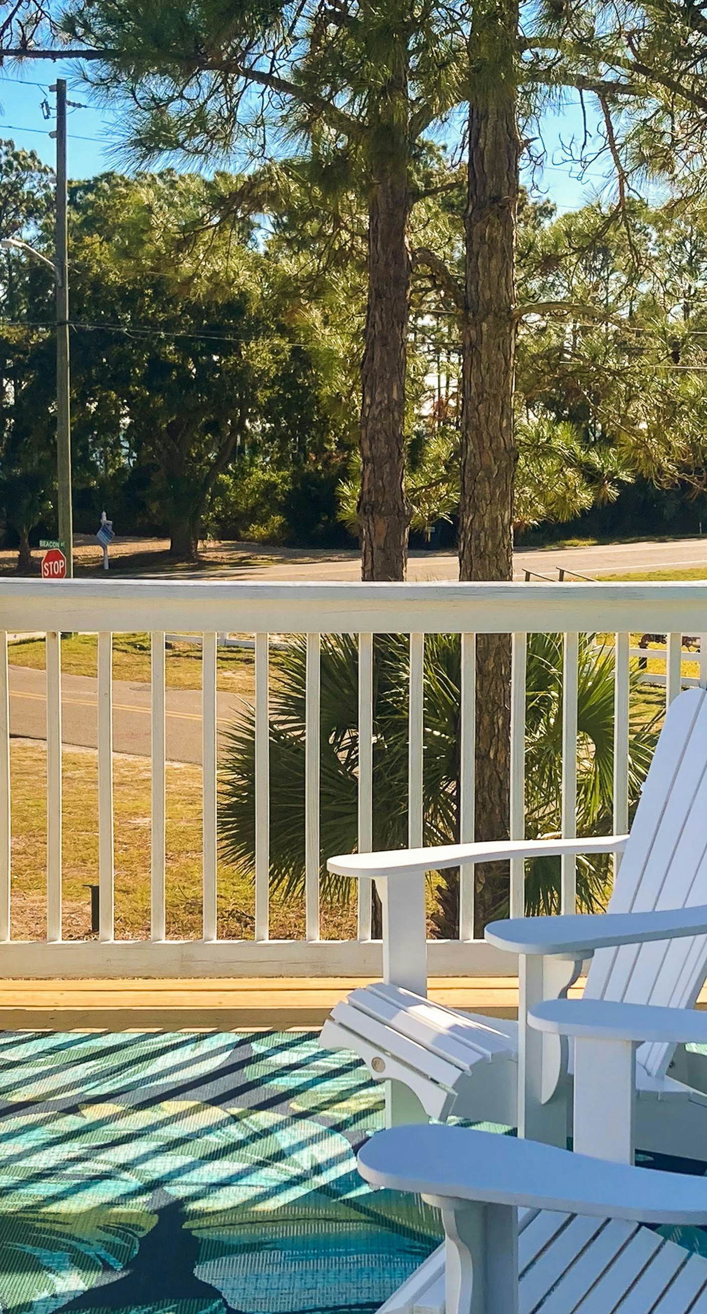 Cozy coastal home with plenty of space, full kitchen and close to beach