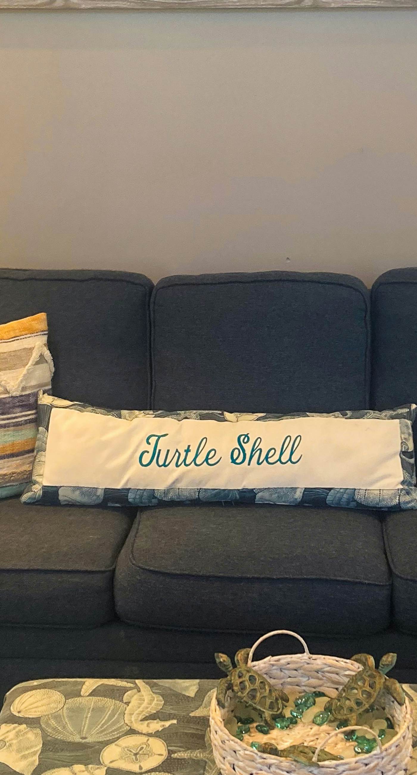 Cozy coastal home with plenty of space, full kitchen and close to beach