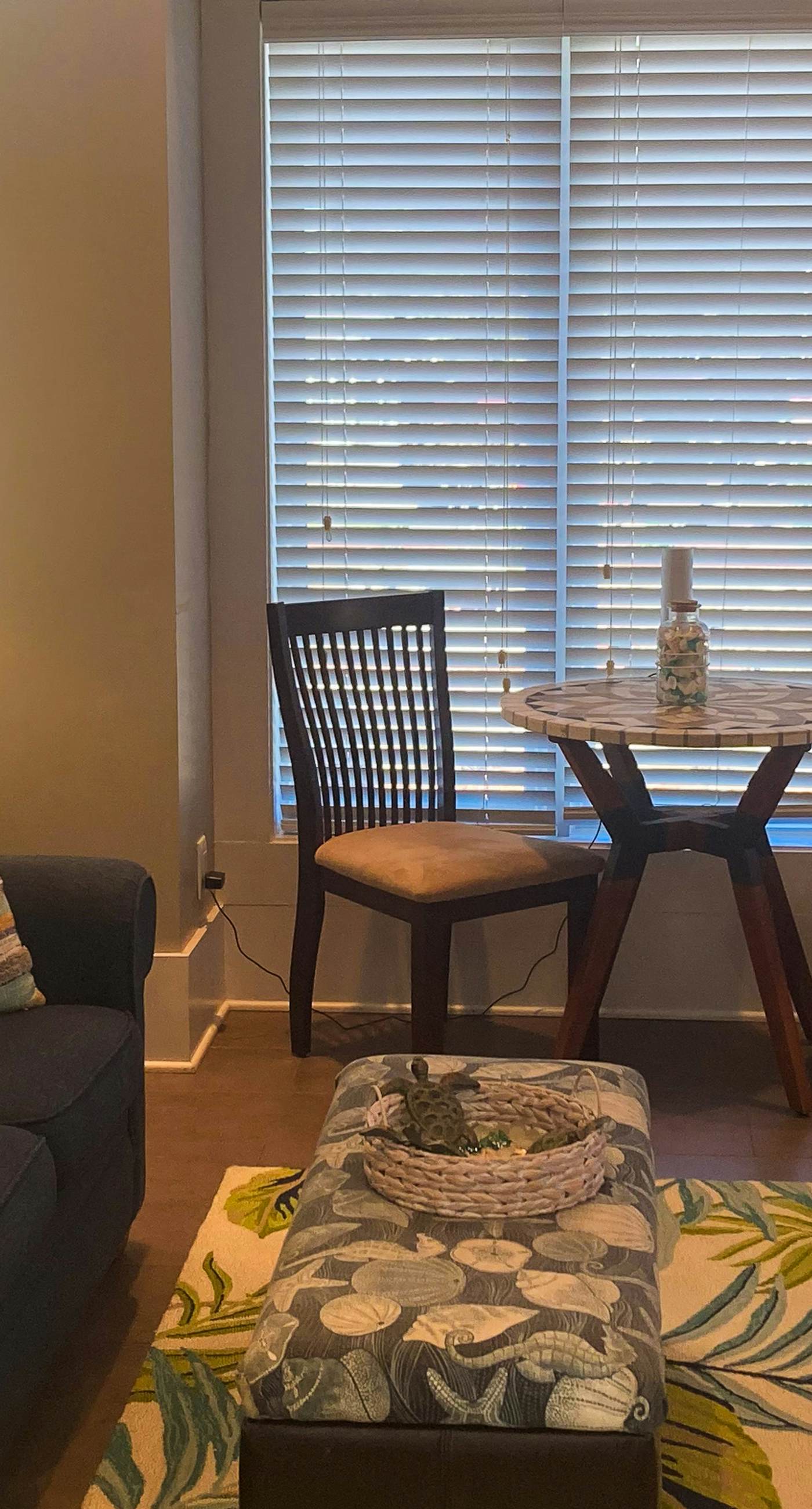 Cozy coastal home with plenty of space, full kitchen and close to beach