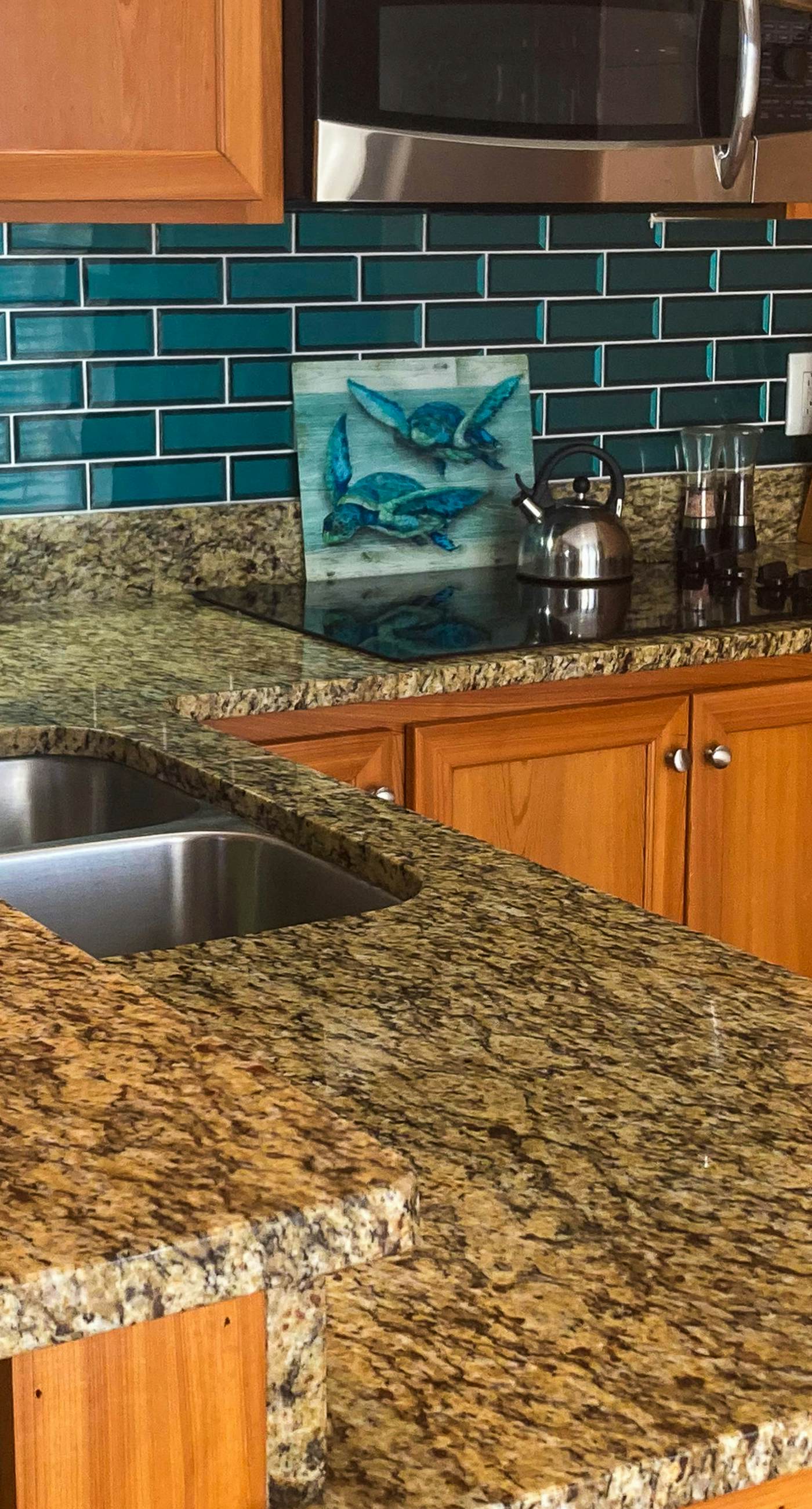 Cozy coastal home with plenty of space, full kitchen and close to beach