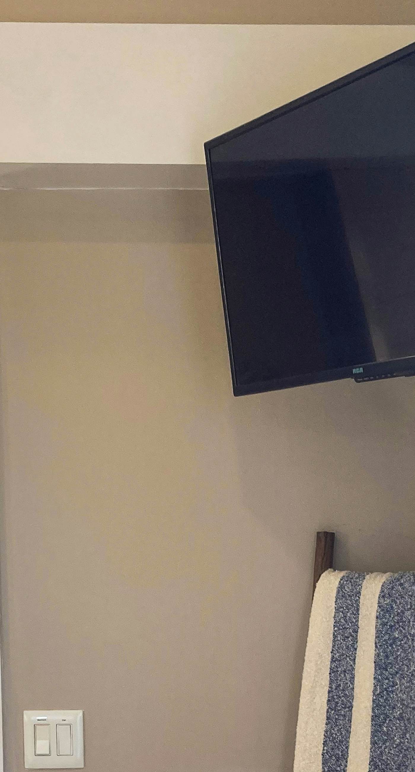 Cozy coastal home with plenty of space, full kitchen and close to beach