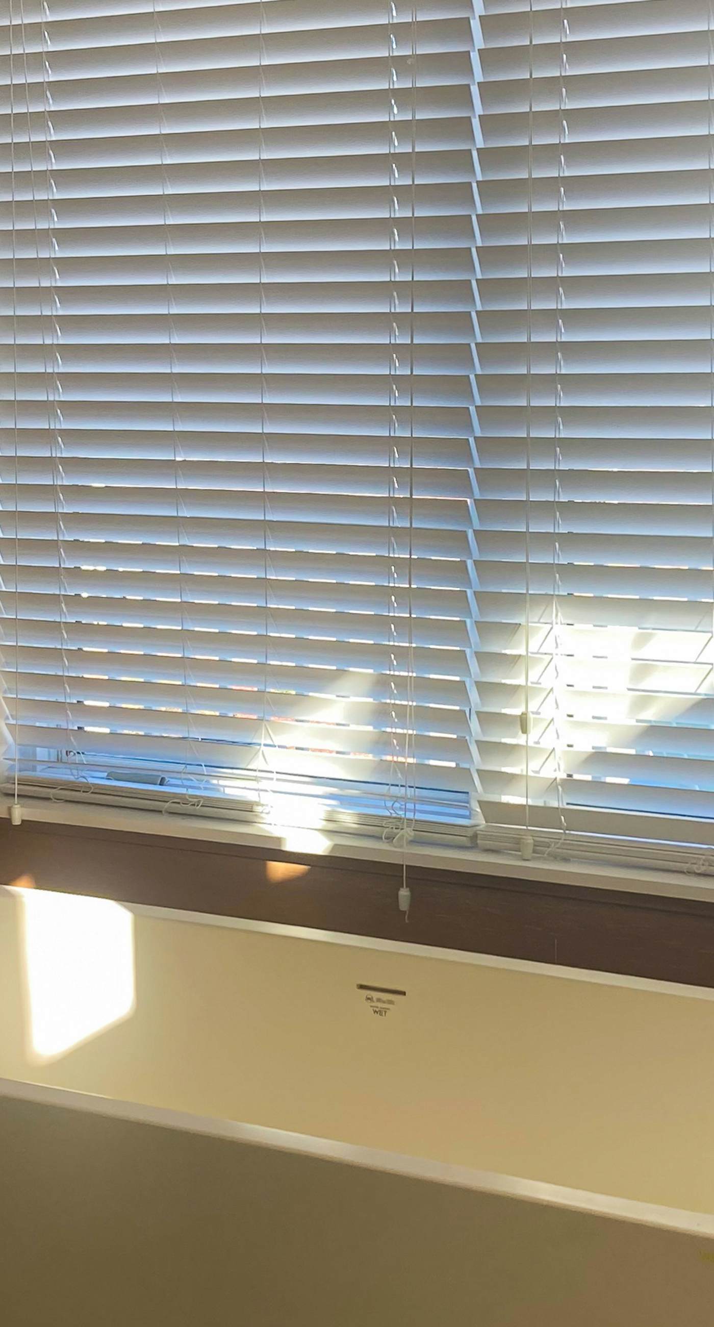 Cozy coastal home with plenty of space, full kitchen and close to beach