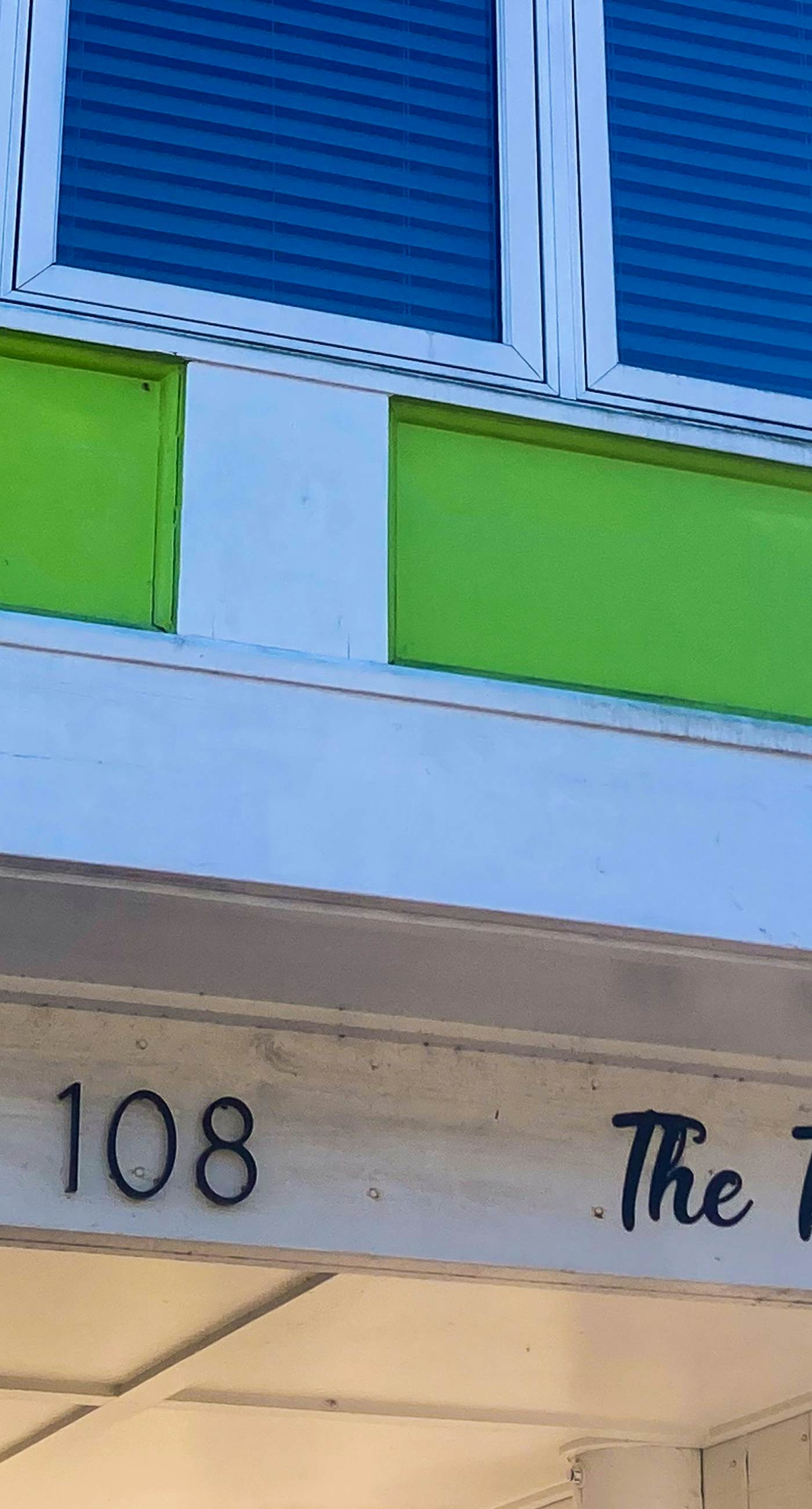 Cozy coastal home with plenty of space, full kitchen and close to beach