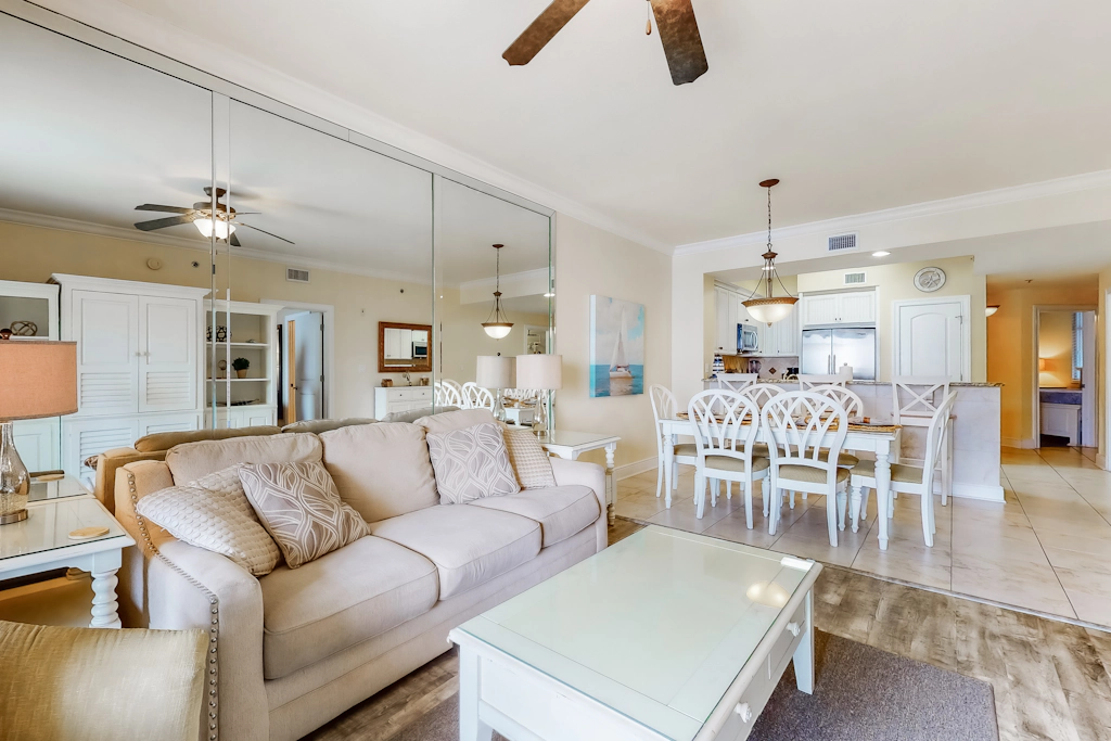 Azure 520 Floor Gulf Front Condo Fun Amenities, Nearby Shopping & Dining