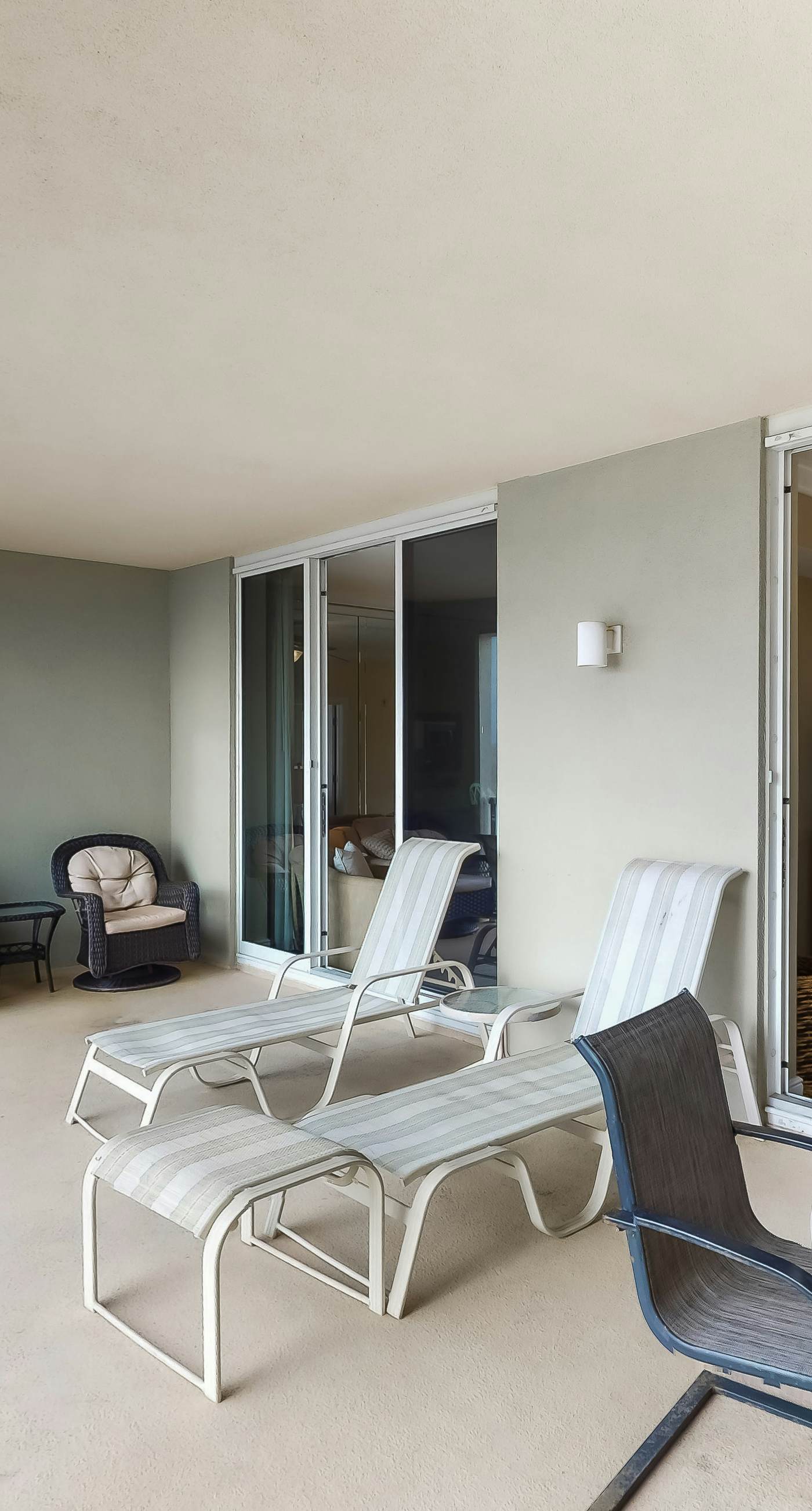 Azure 520 Floor Gulf Front Condo Fun Amenities, Nearby Shopping & Dining