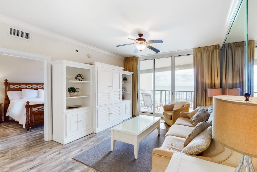 Azure 520 Floor Gulf Front Condo Fun Amenities, Nearby Shopping & Dining