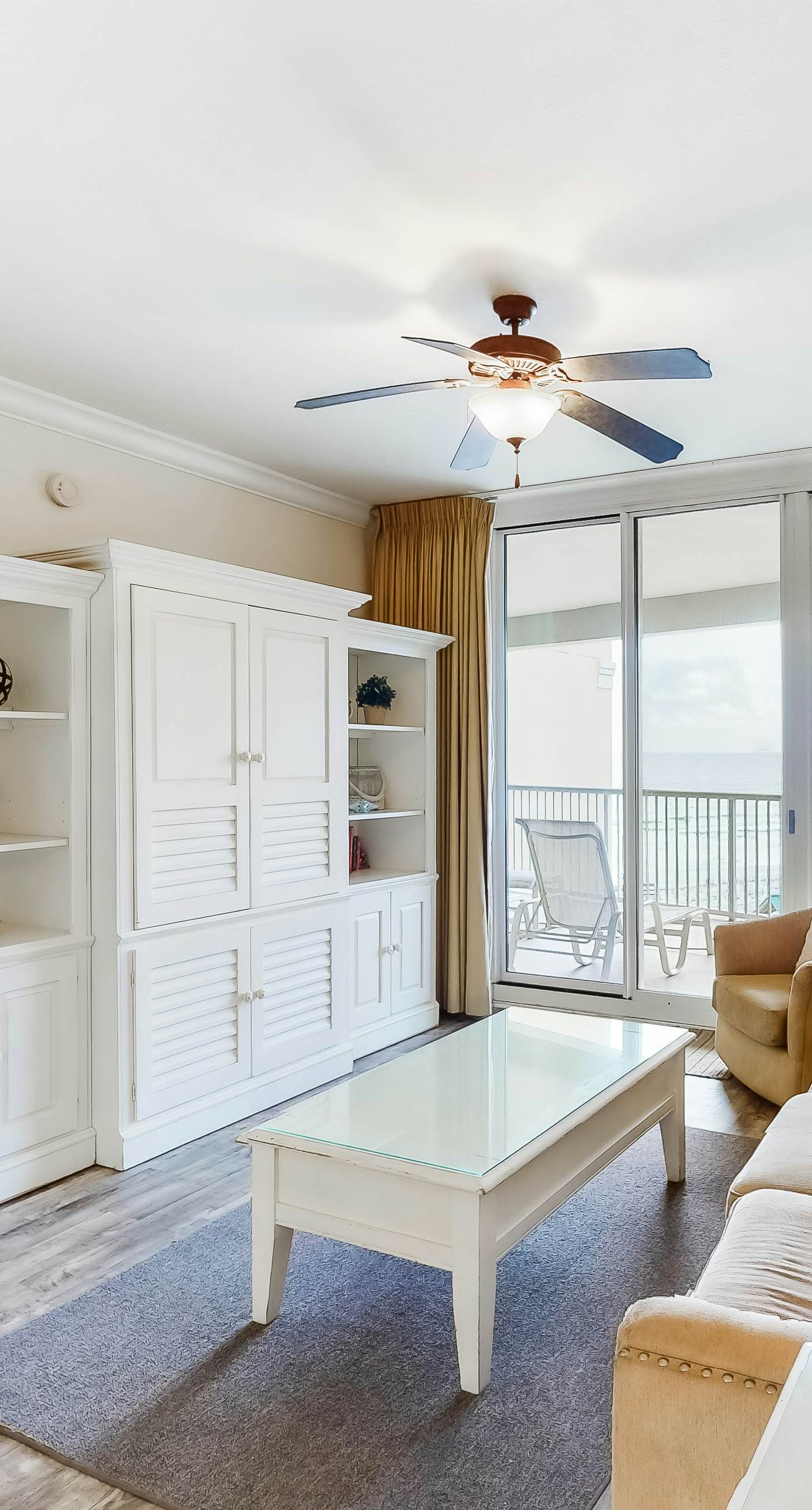 Azure 520 Floor Gulf Front Condo Fun Amenities, Nearby Shopping & Dining