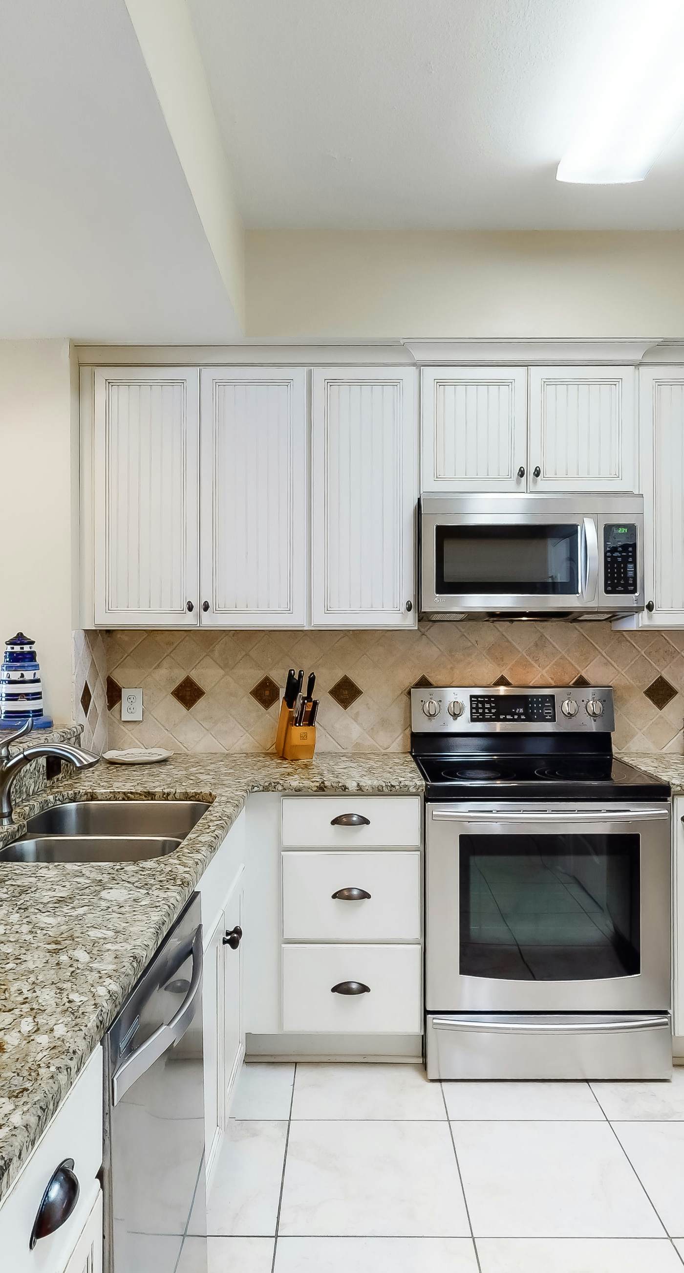 Azure 520 Floor Gulf Front Condo Fun Amenities, Nearby Shopping & Dining