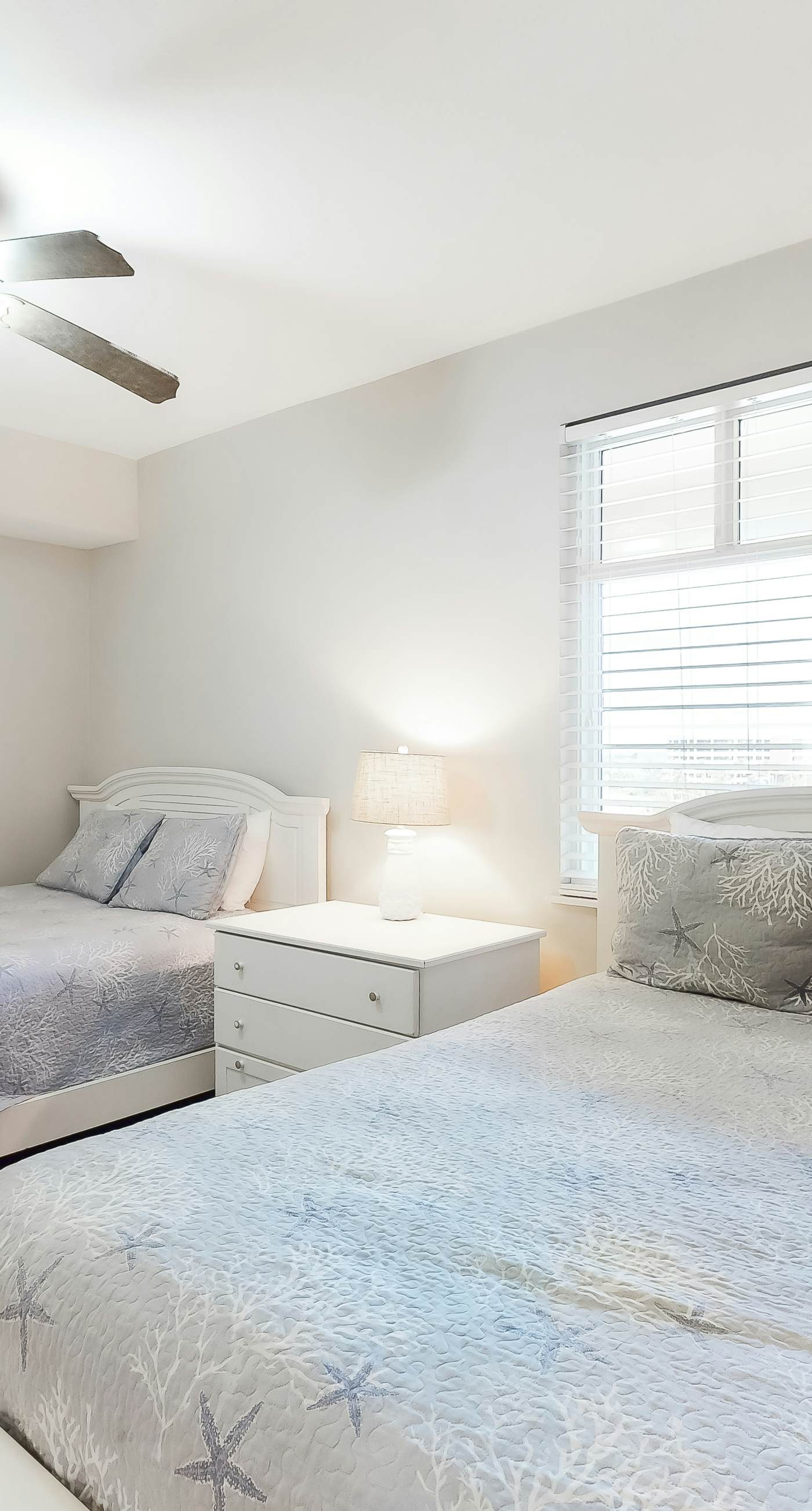 Azure 520 Floor Gulf Front Condo Fun Amenities, Nearby Shopping & Dining