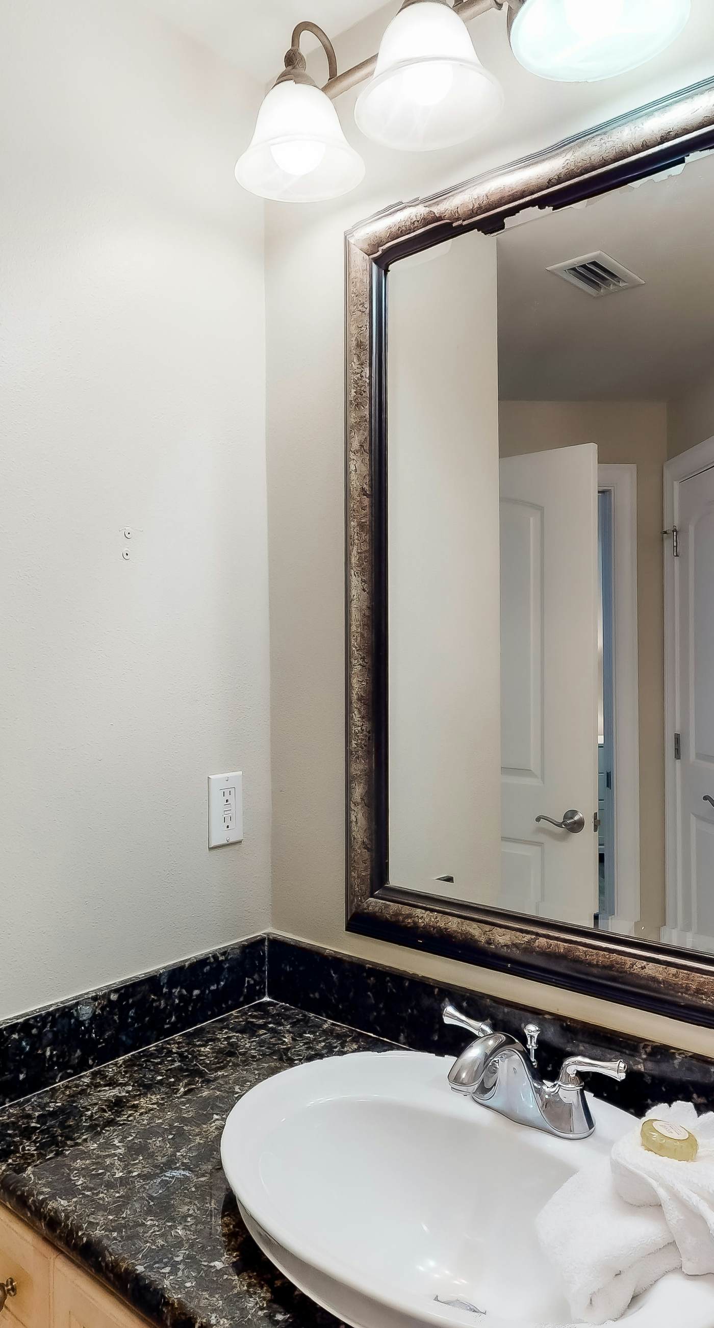 Azure 520 Floor Gulf Front Condo Fun Amenities, Nearby Shopping & Dining