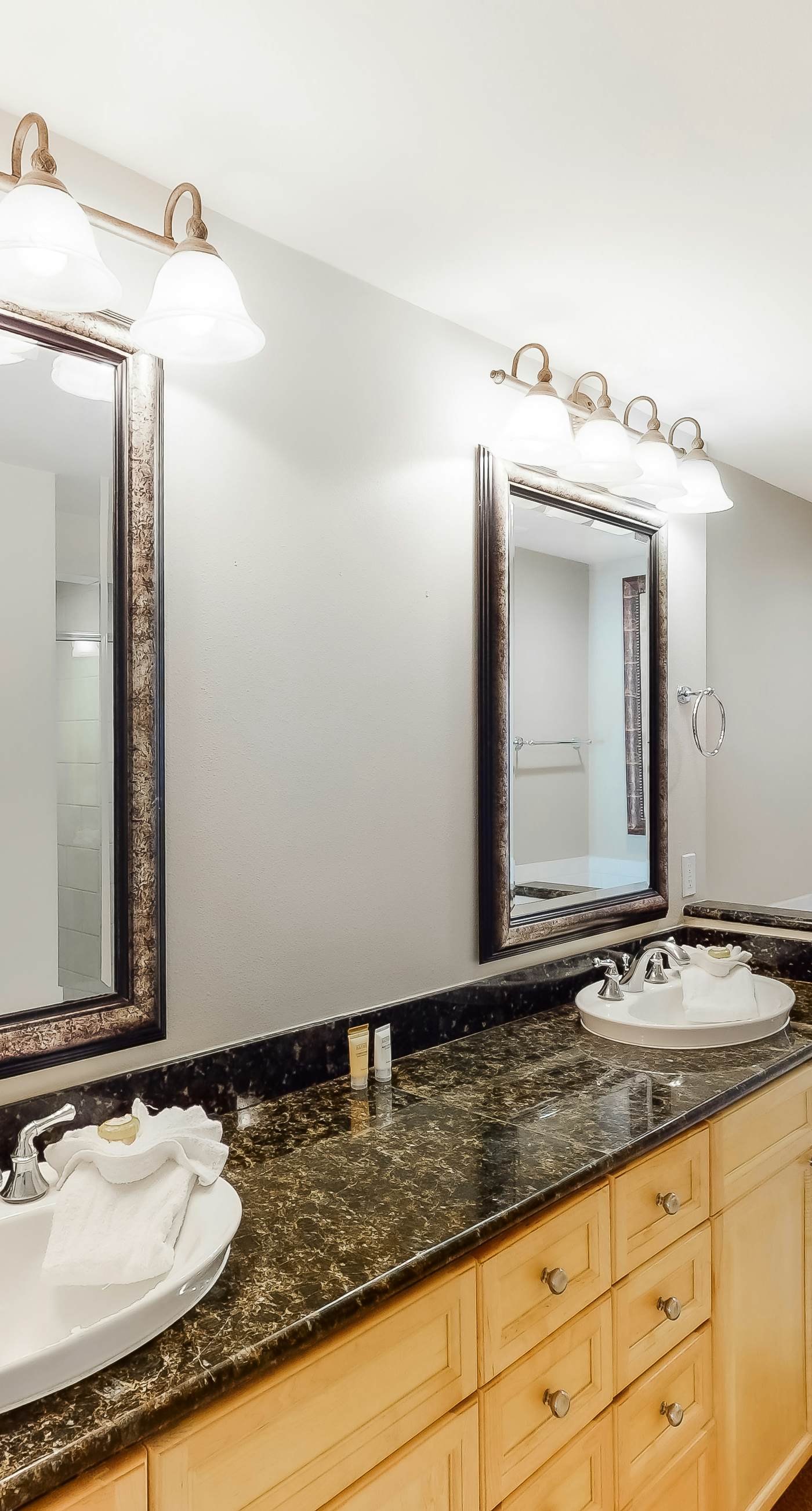 Azure 520 Floor Gulf Front Condo Fun Amenities, Nearby Shopping & Dining