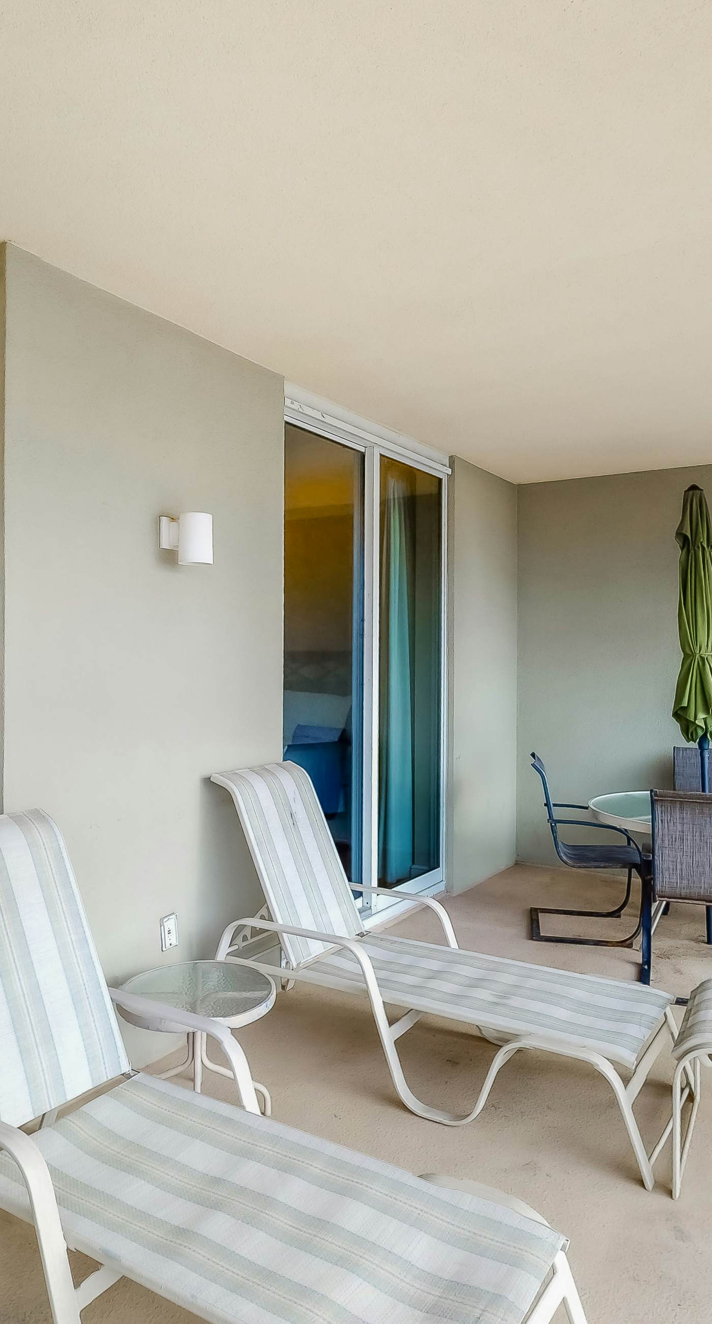 Azure 520 Floor Gulf Front Condo Fun Amenities, Nearby Shopping & Dining