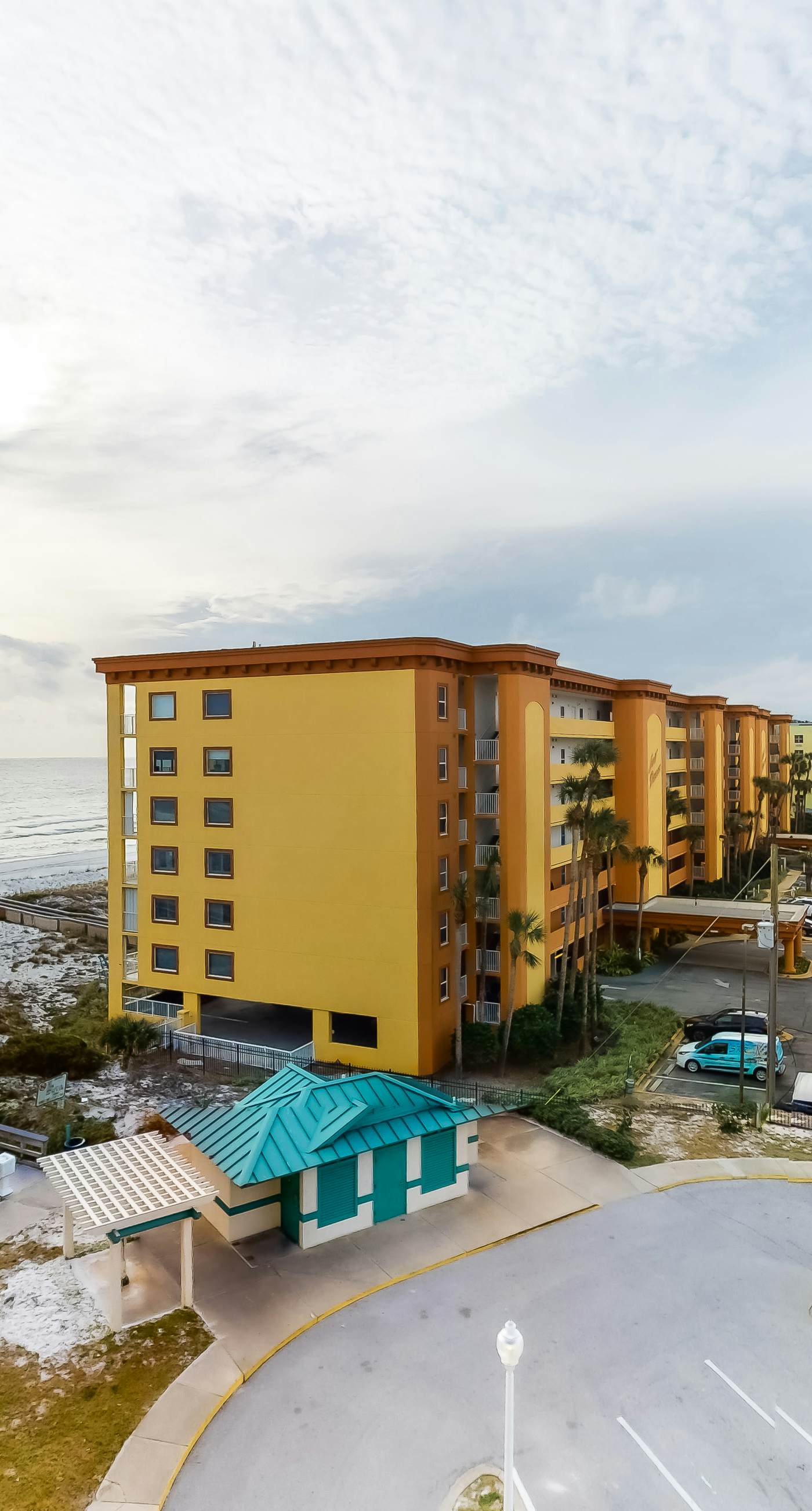 Azure 520 Floor Gulf Front Condo Fun Amenities, Nearby Shopping & Dining