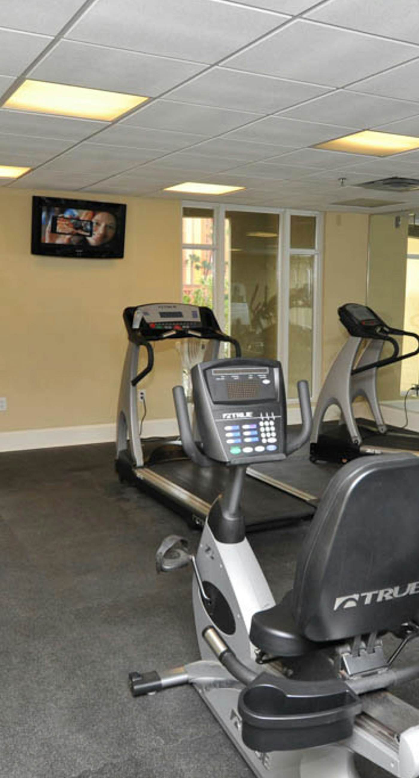 Azure 520 Floor Gulf Front Condo Fun Amenities, Nearby Shopping & Dining