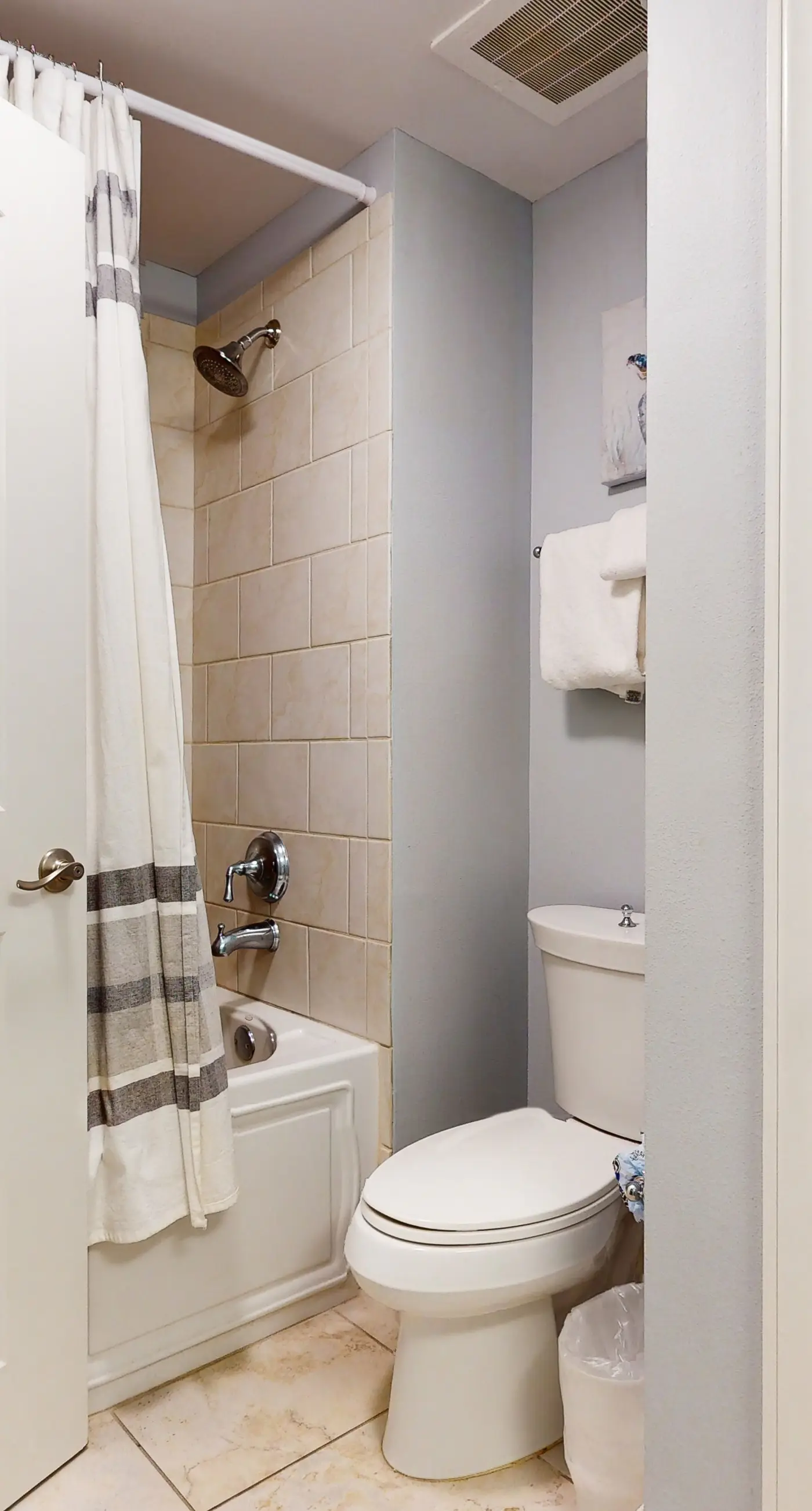 gulf front condo steps from the sand with shared pool,hot tub & more