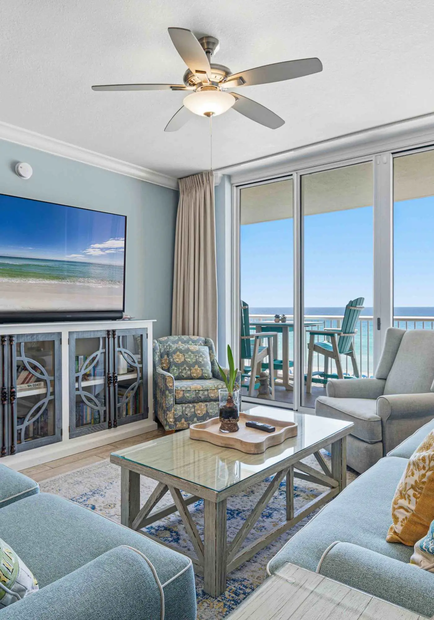 Enchanting oceanfront condo with pool, balcony, fitness area, & washer&dryer
