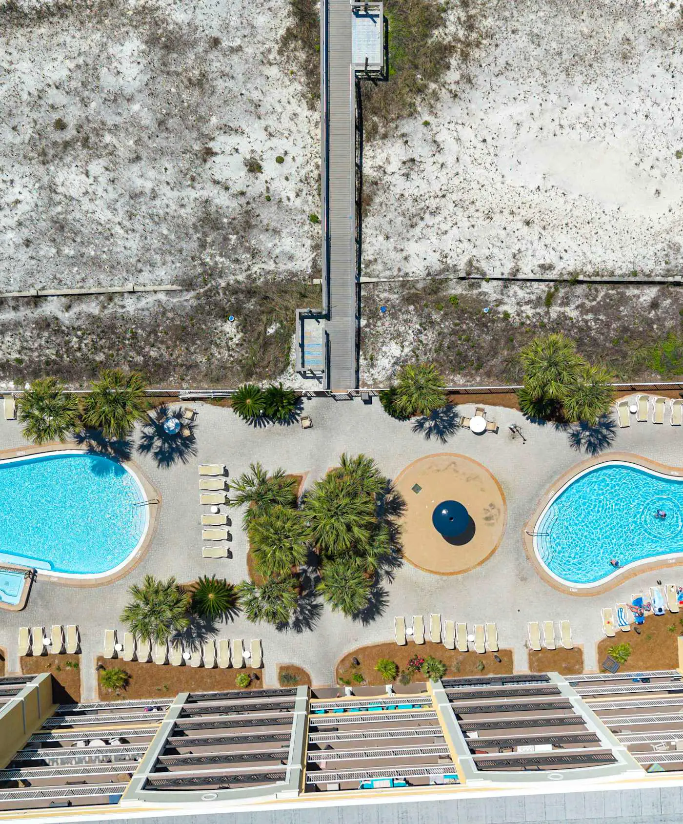 Enchanting oceanfront condo with pool, balcony, fitness area, & washer&dryer