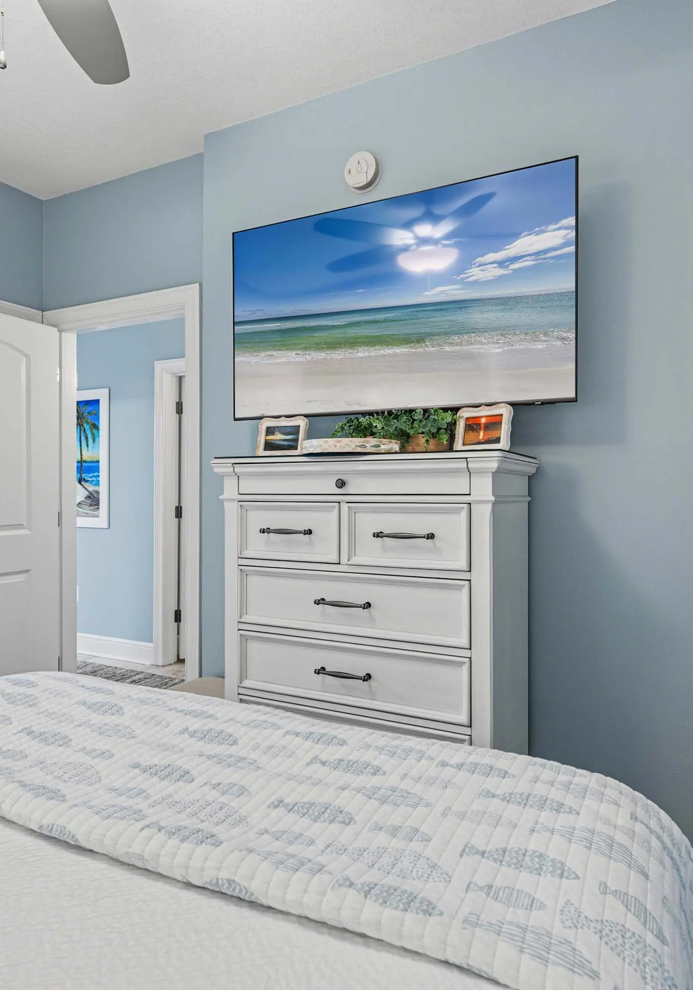 Enchanting oceanfront condo with pool, balcony, fitness area, & washer&dryer