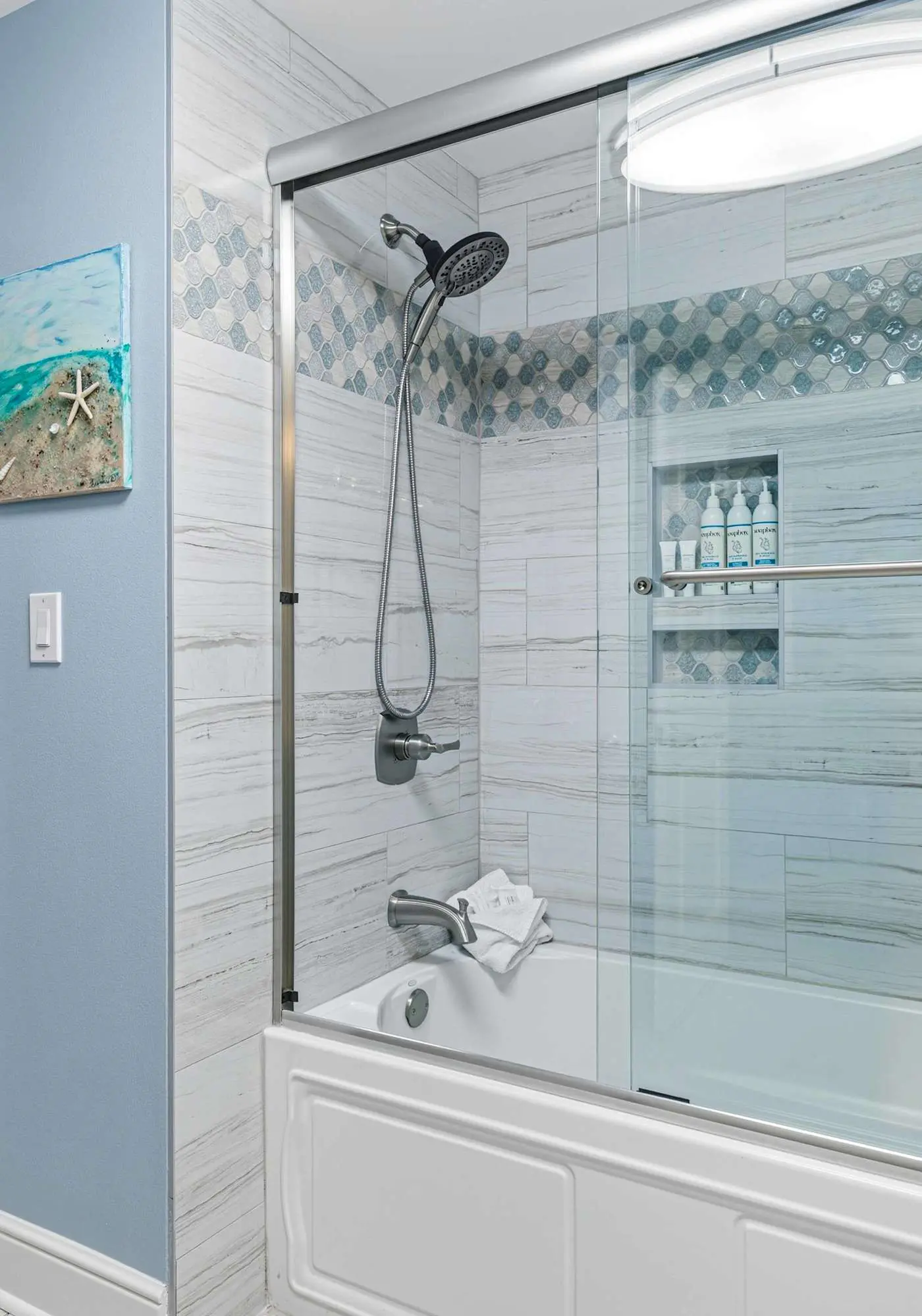 Enchanting oceanfront condo with pool, balcony, fitness area, & washer&dryer