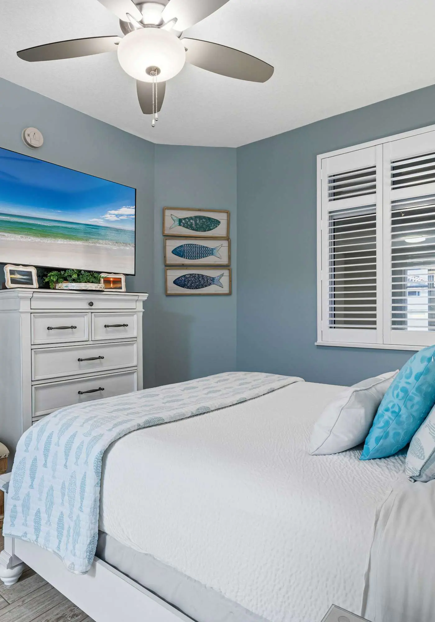 Enchanting oceanfront condo with pool, balcony, fitness area, & washer&dryer