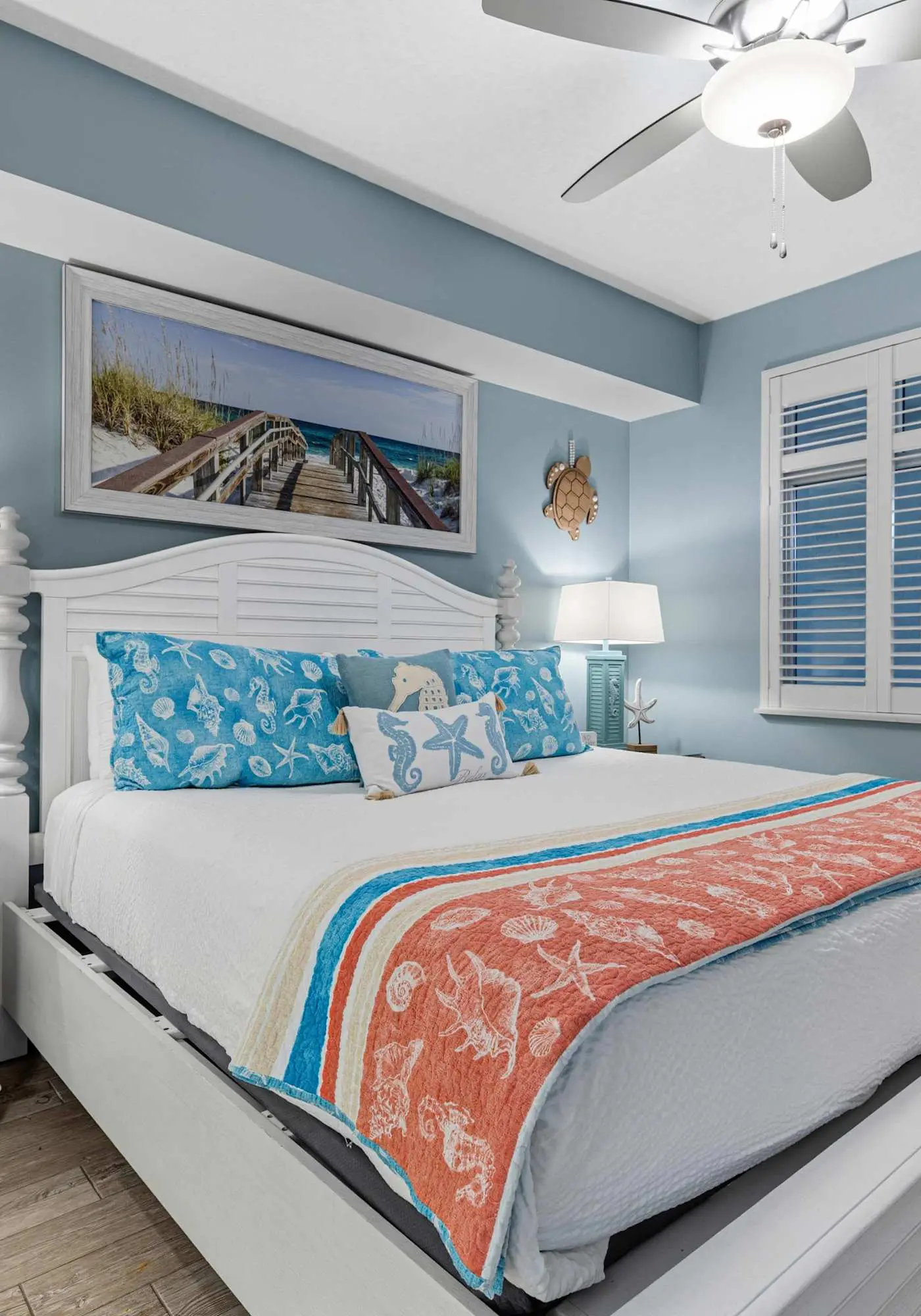 Enchanting oceanfront condo with pool, balcony, fitness area, & washer&dryer