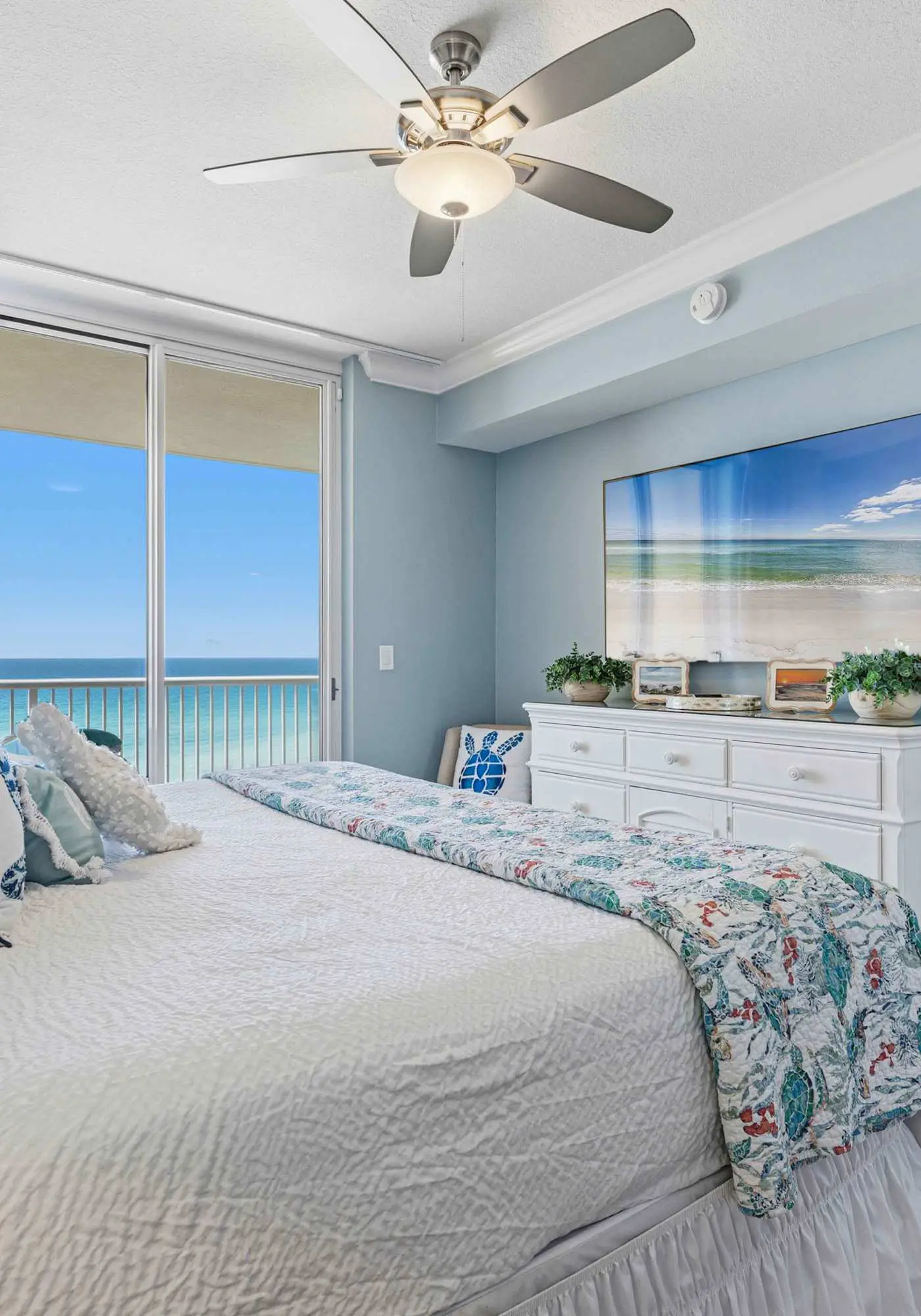 Enchanting oceanfront condo with pool, balcony, fitness area, & washer&dryer