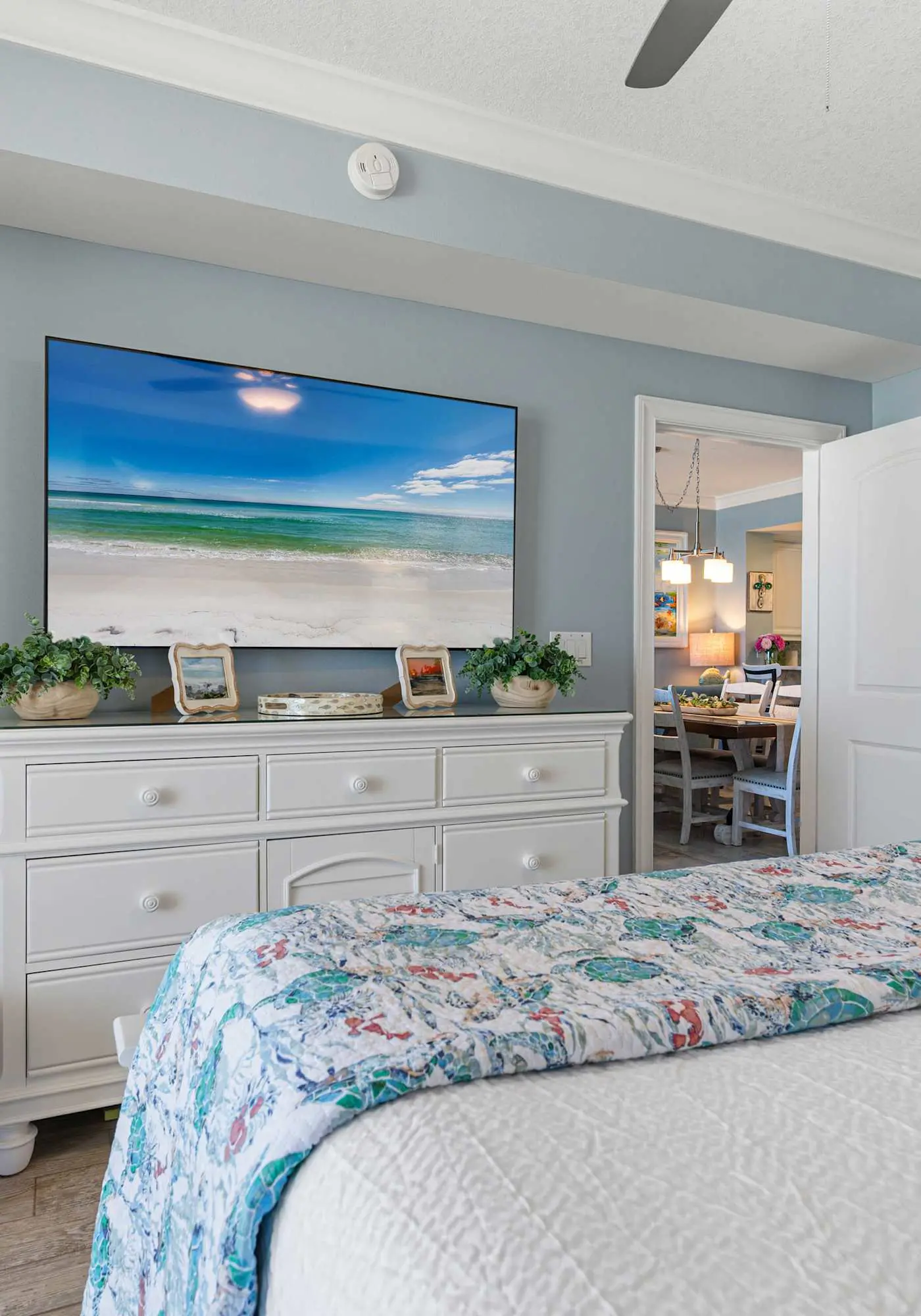 Enchanting oceanfront condo with pool, balcony, fitness area, & washer&dryer