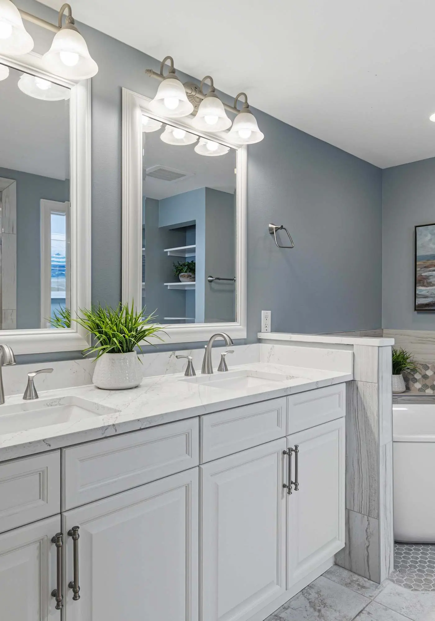 Enchanting oceanfront condo with pool, balcony, fitness area, & washer&dryer
