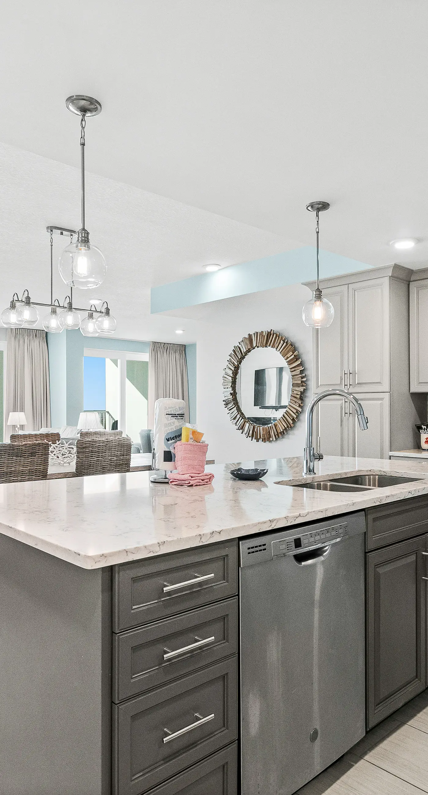 Blu 103 - Luxurious gulf-front condo with resort amenities - near entertainment