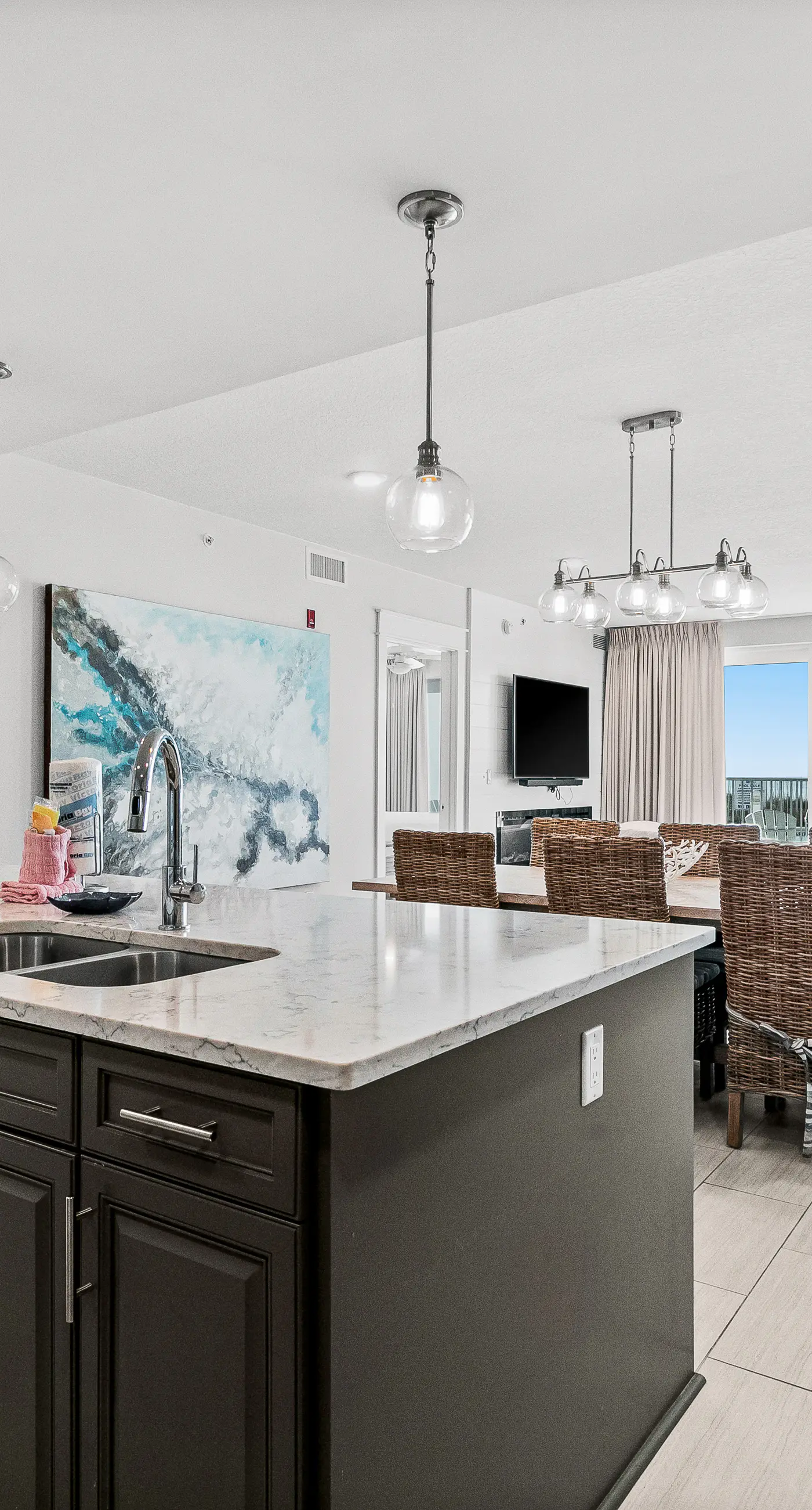 Blu 103 - Luxurious gulf-front condo with resort amenities - near entertainment