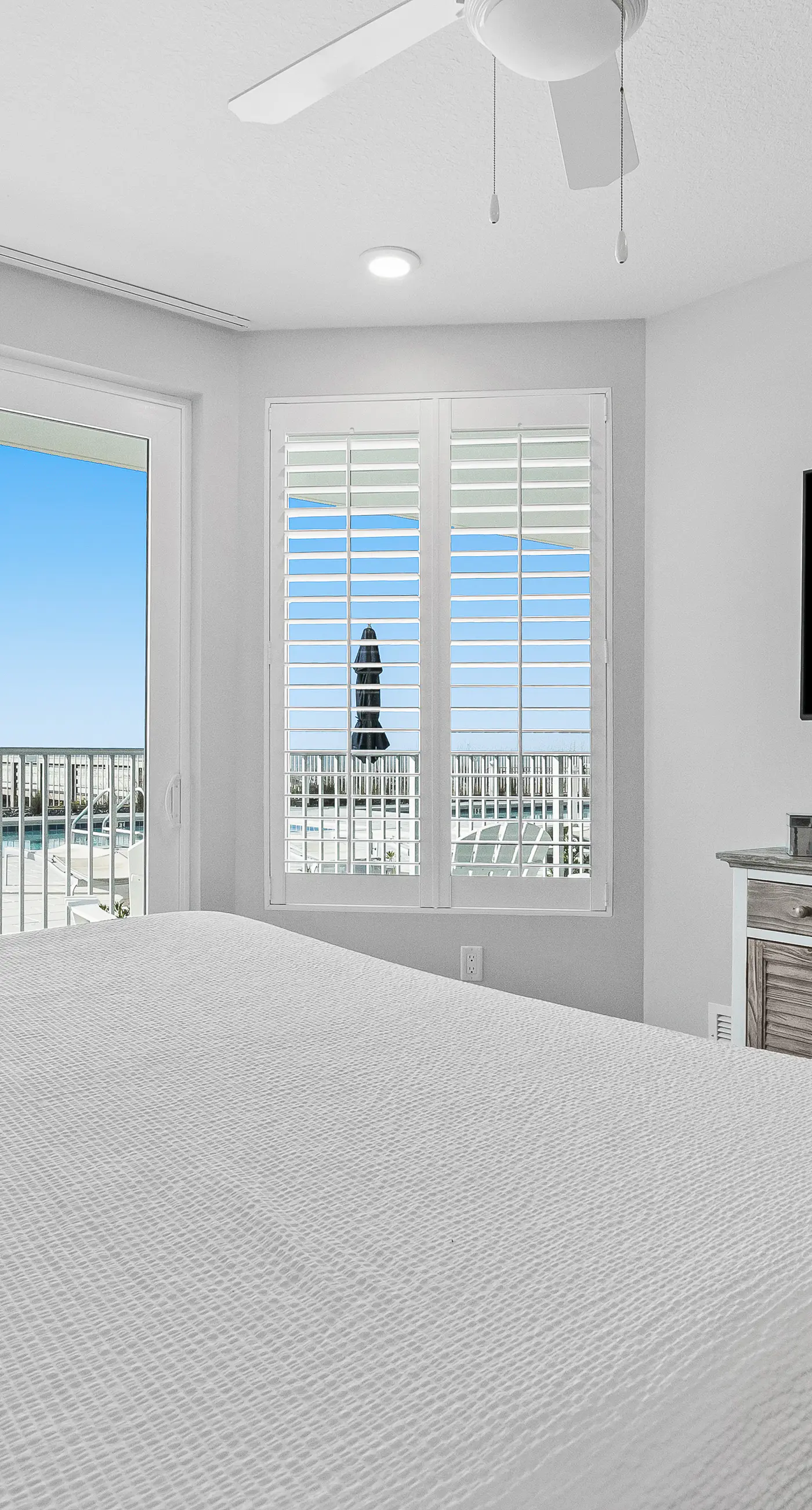 Blu 103 - Luxurious gulf-front condo with resort amenities - near entertainment