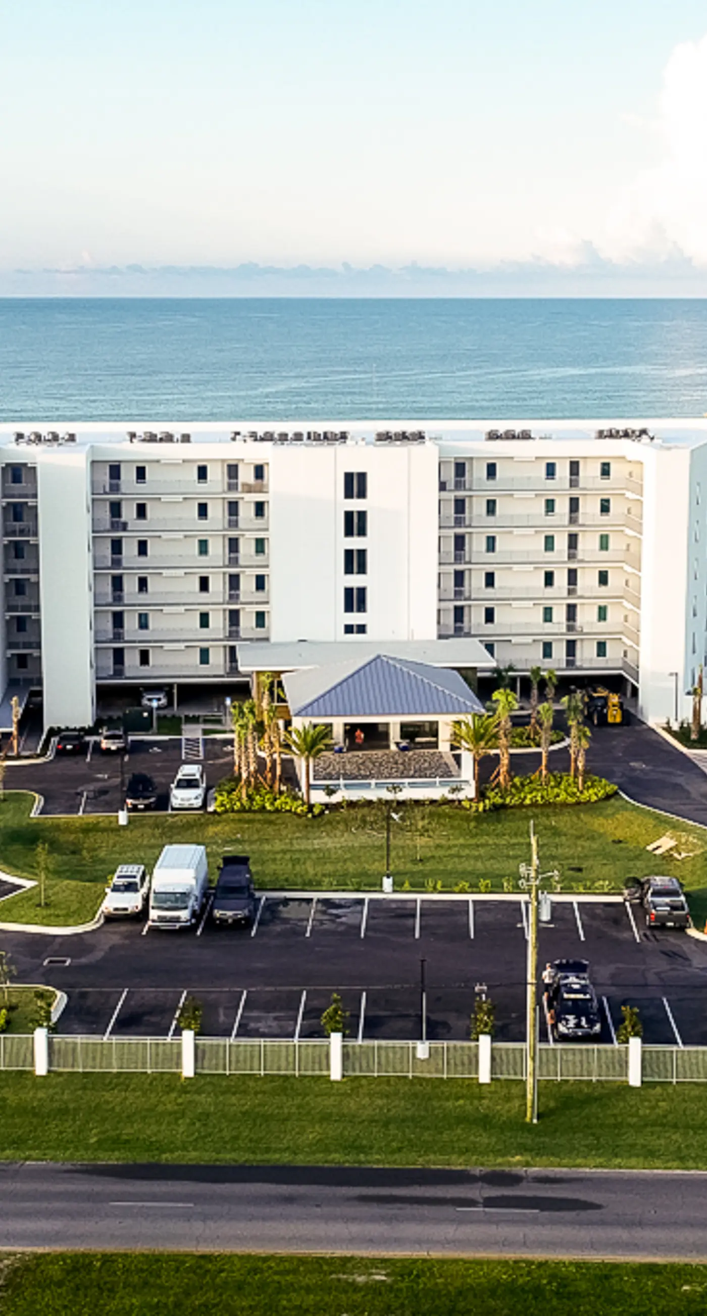 Blu 103 - Luxurious gulf-front condo with resort amenities - near entertainment