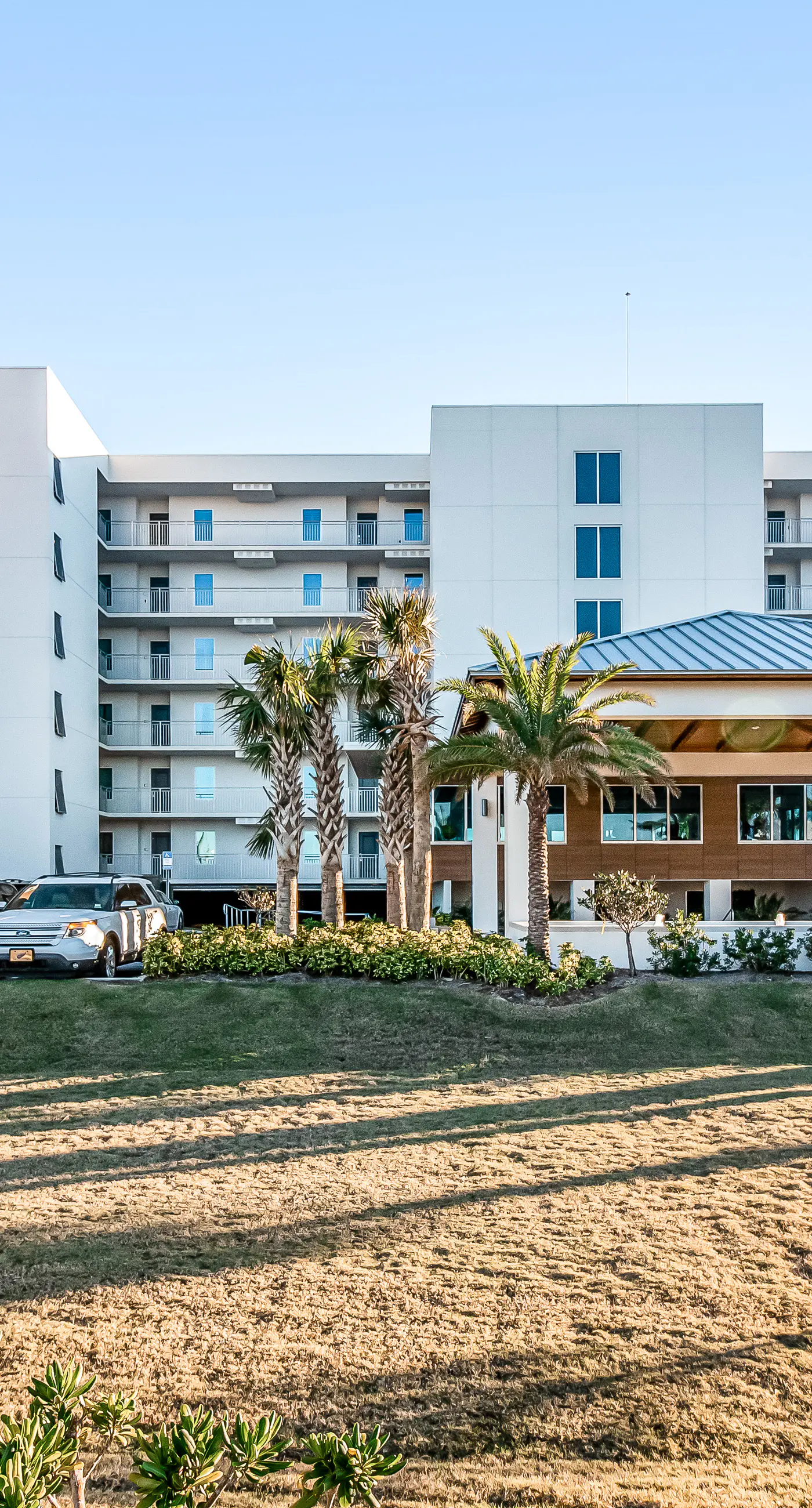 Blu 103 - Luxurious gulf-front condo with resort amenities - near entertainment