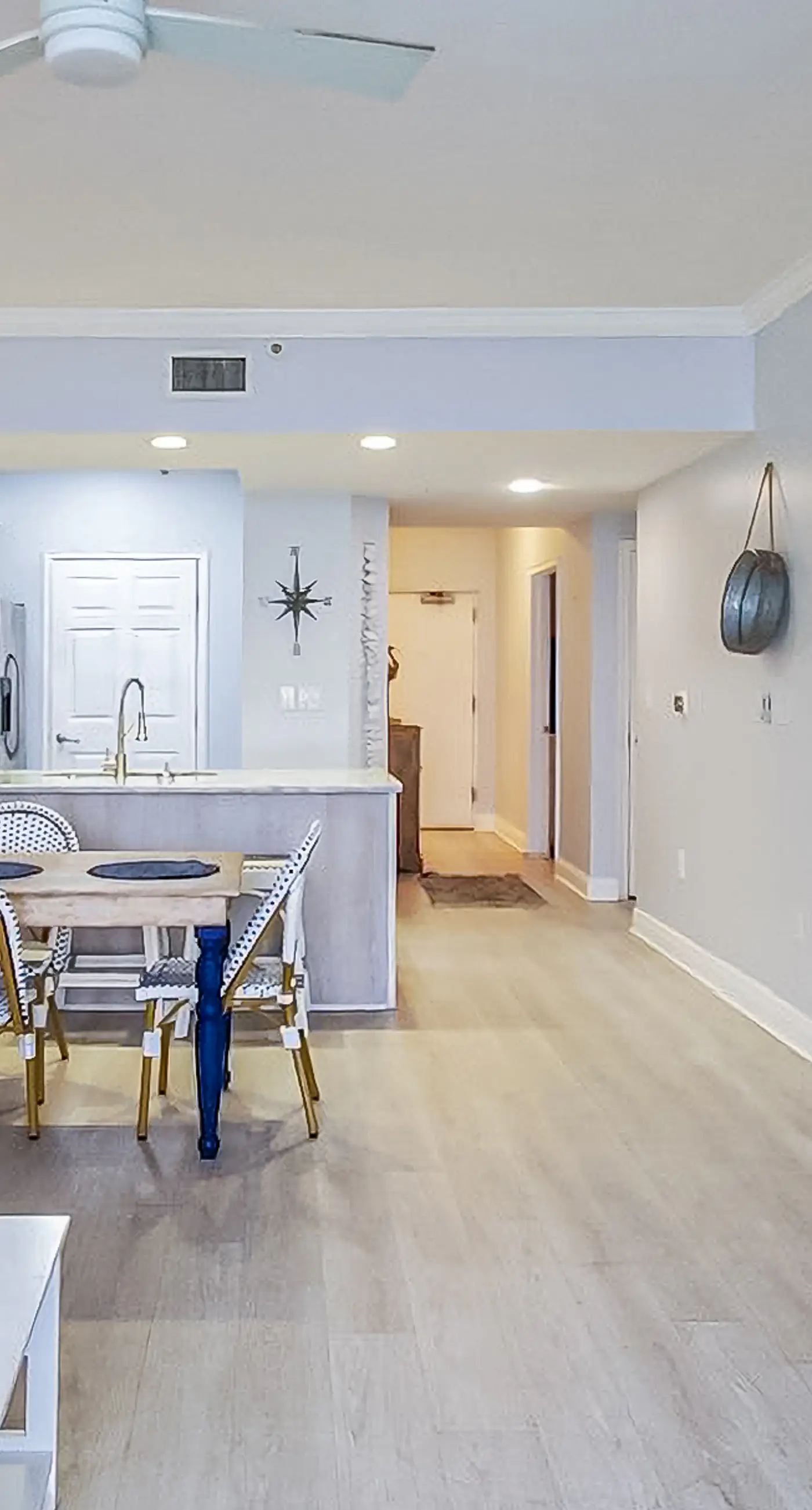 Water's Edge 312- Exquisite 3rd floor beachfront condo, shared pool and beach access